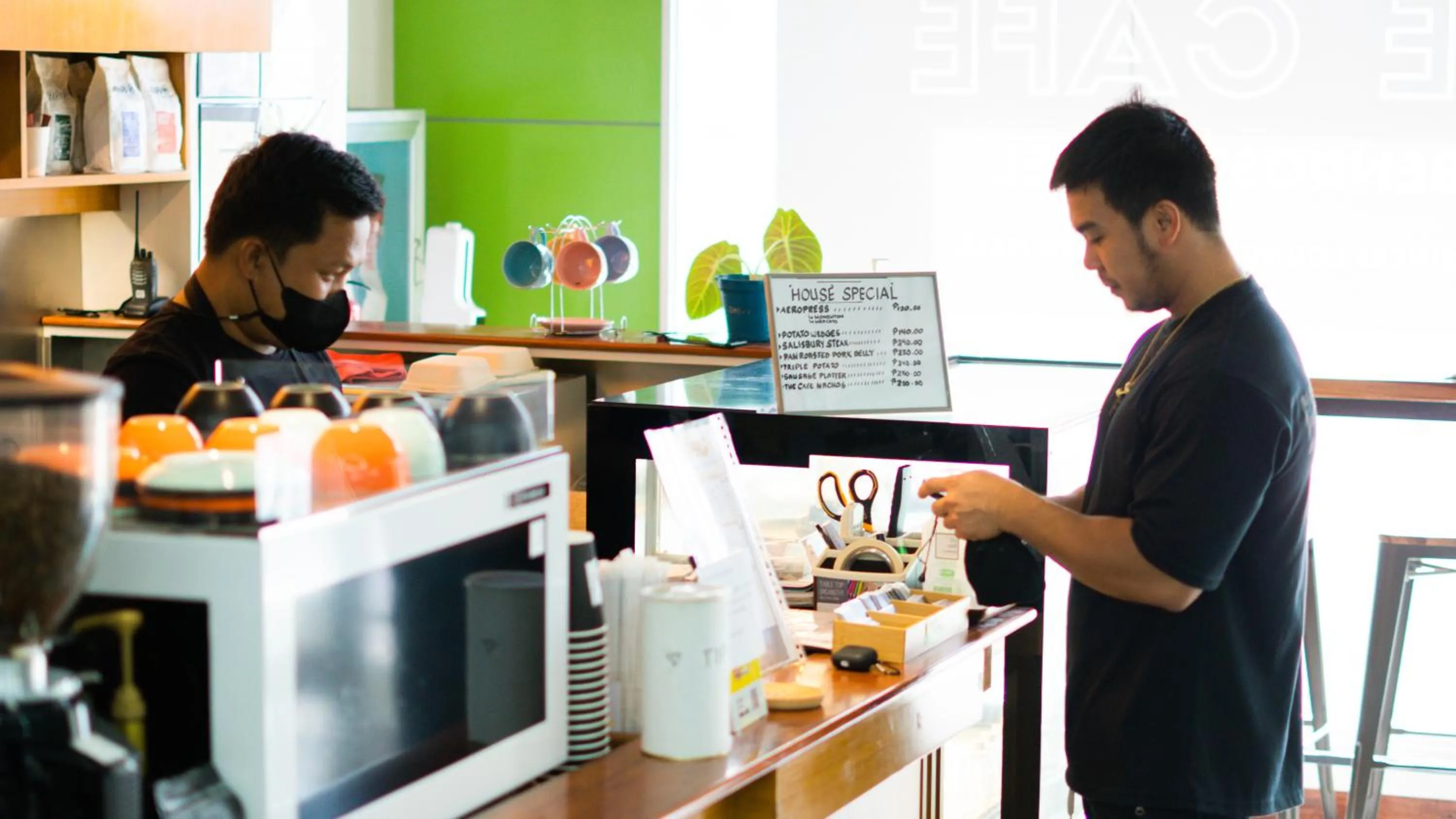 Coffee/tea facilities in Benrose Hotel