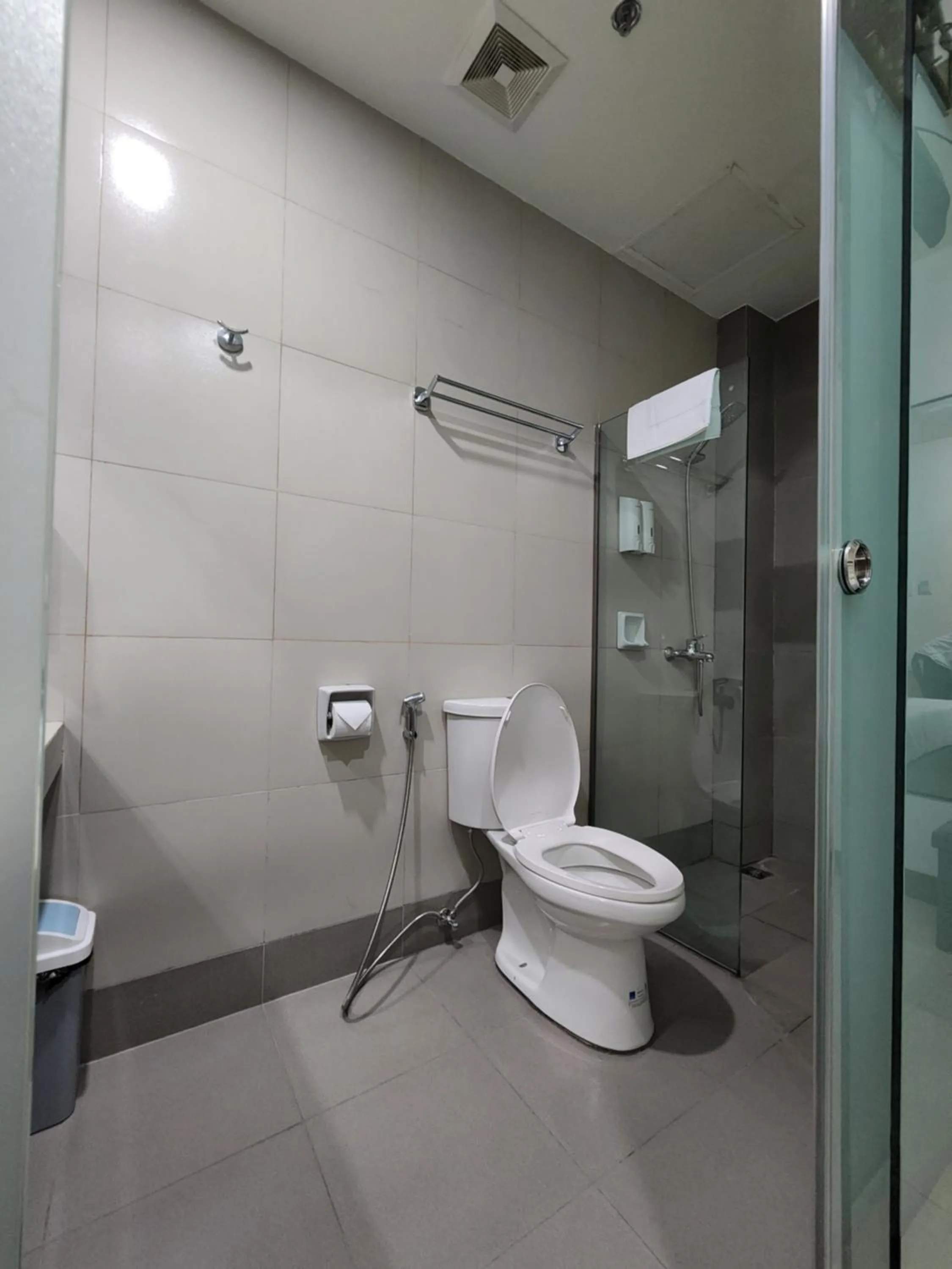 Bathroom in Benrose Hotel