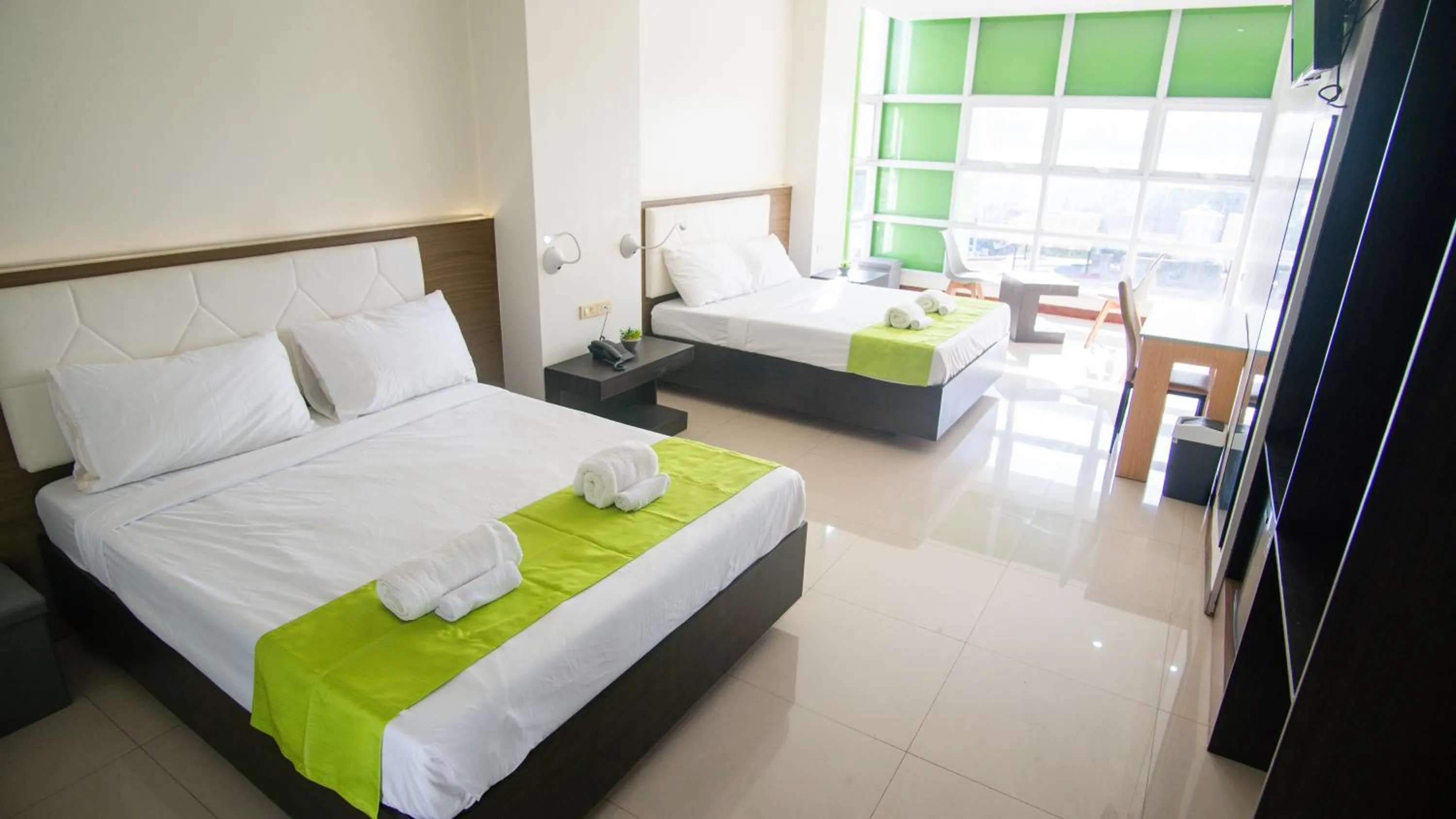 Bedroom, Bed in Benrose Hotel