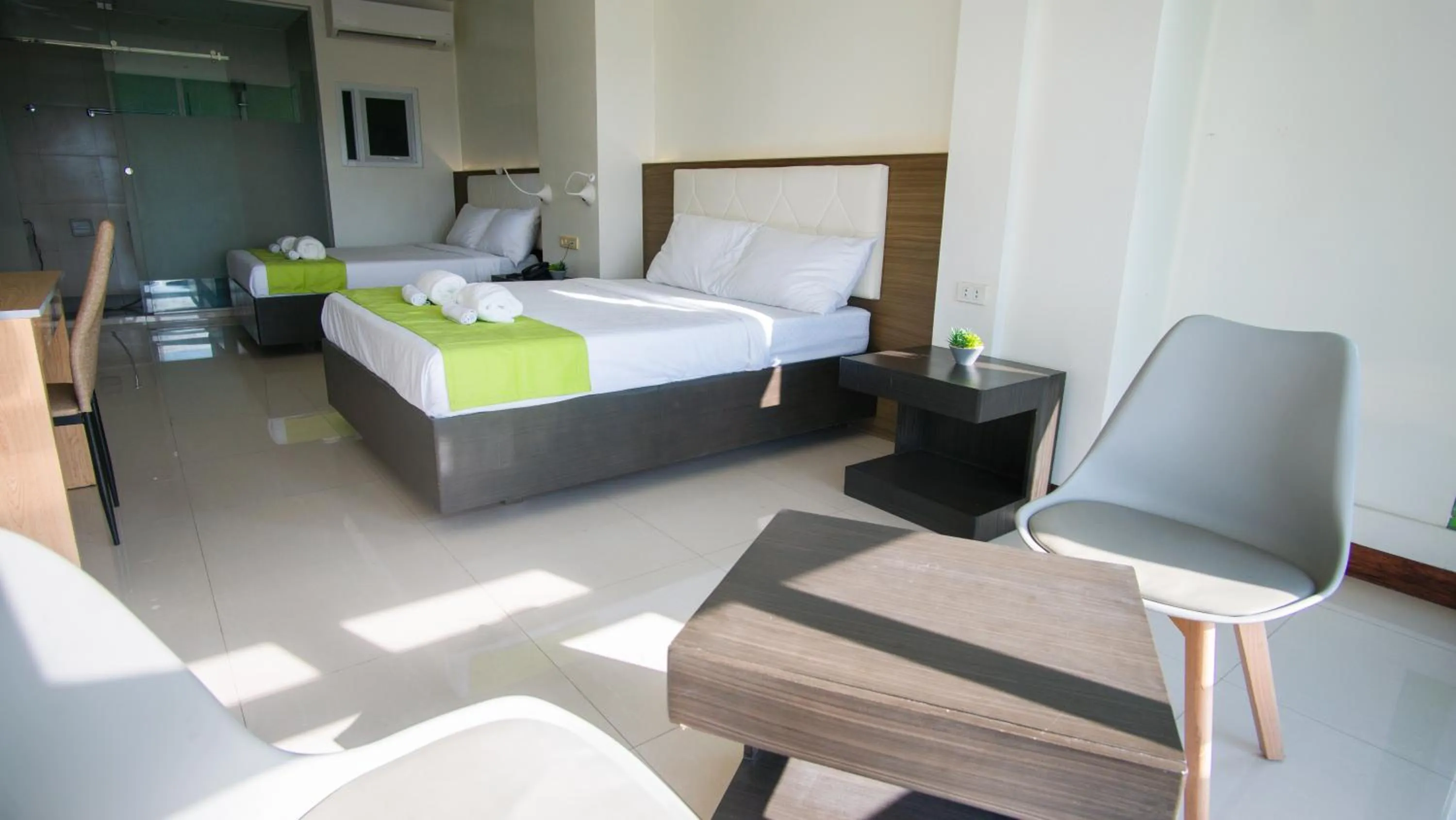 Bedroom, Bed in Benrose Hotel