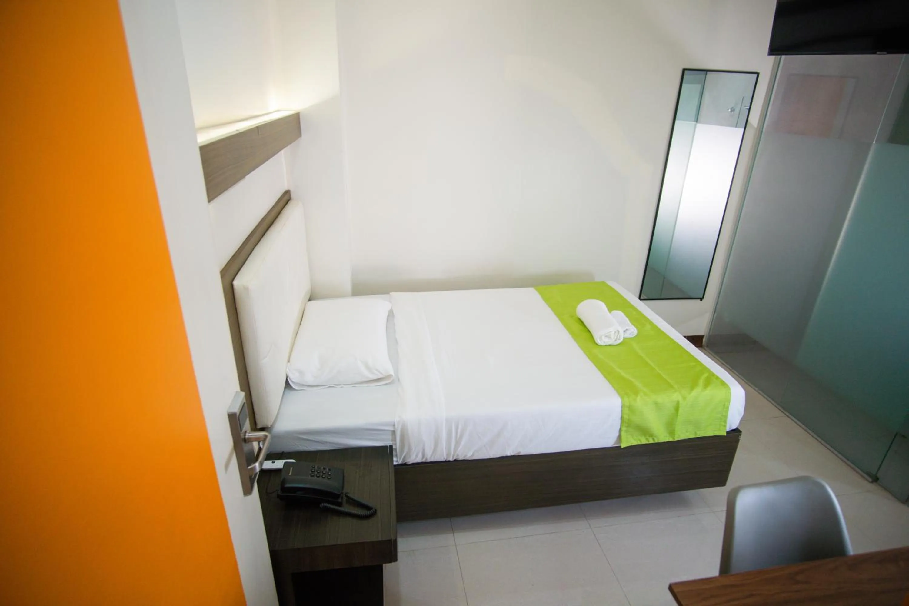 Bedroom, Bed in Benrose Hotel