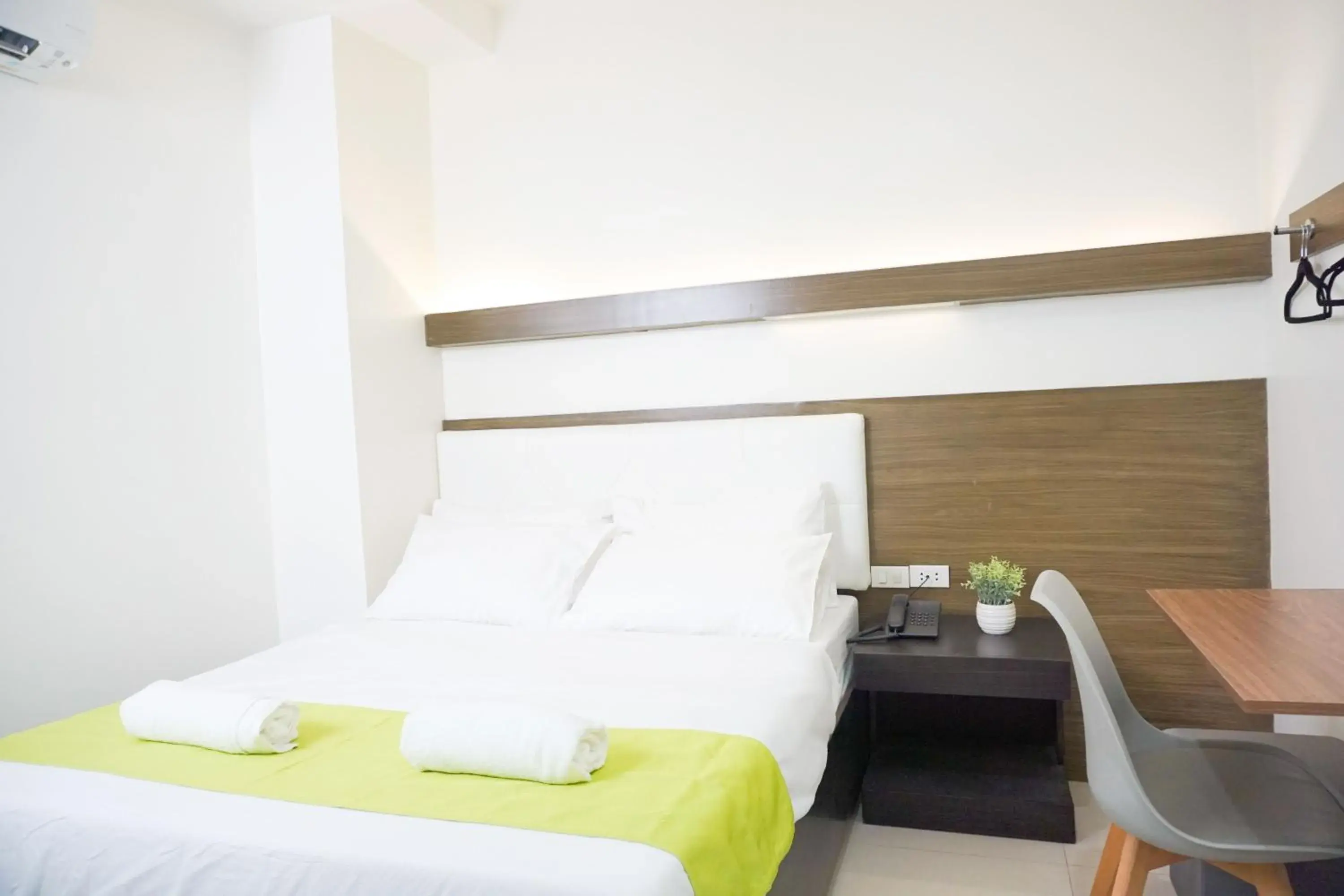 Bedroom, Bed in Benrose Hotel Bedroom, Bed in Benrose Hotel