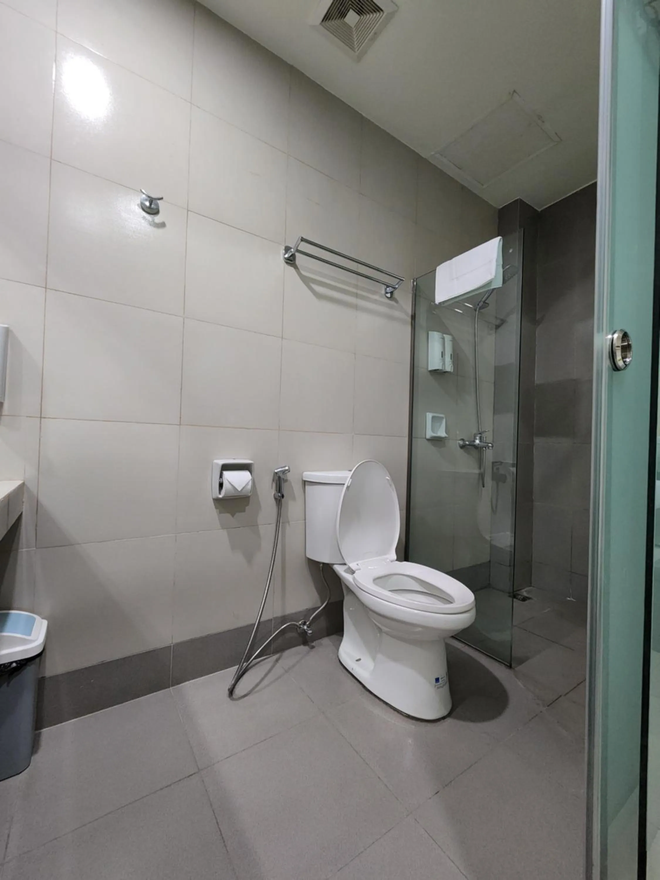 Bathroom in Benrose Hotel