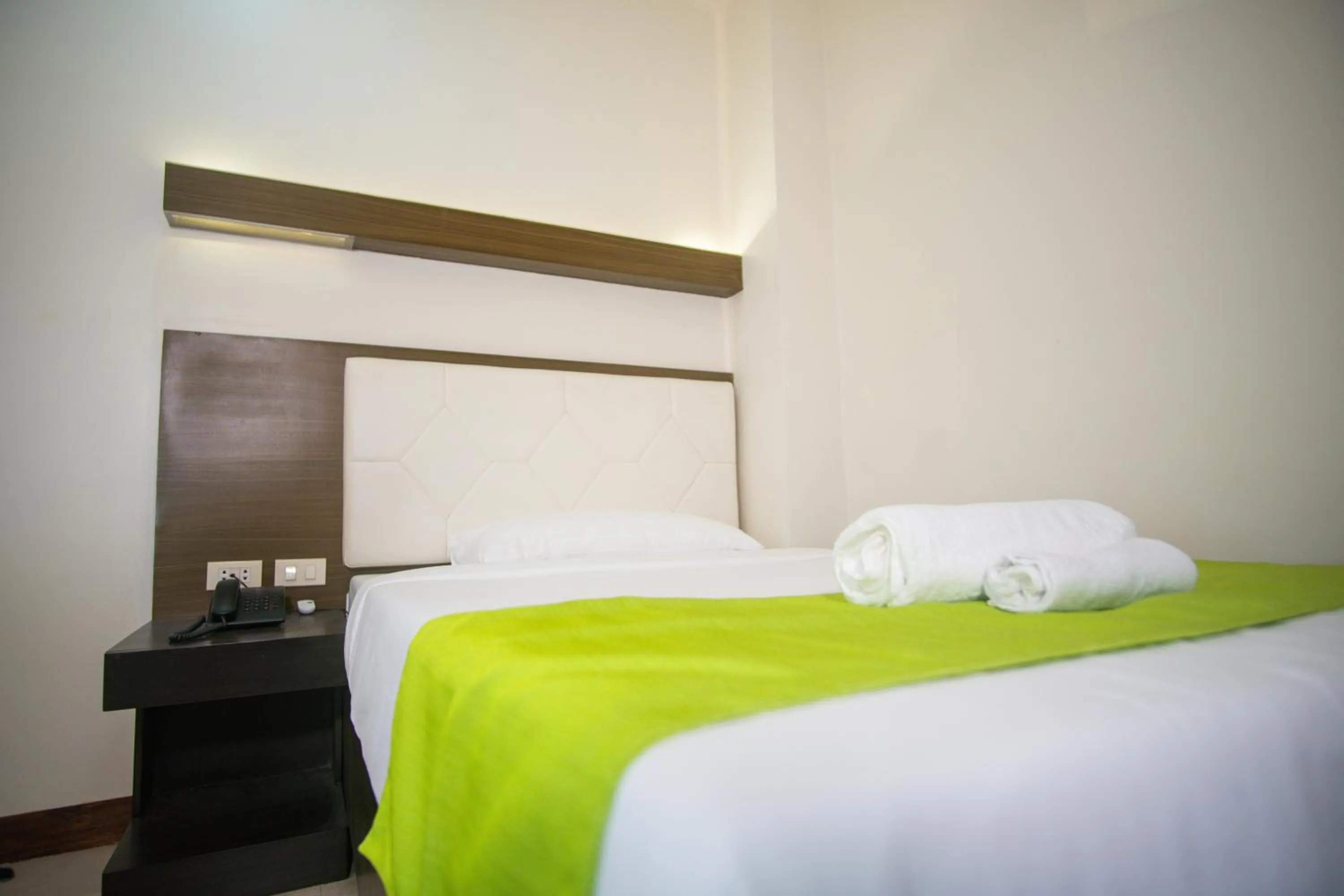 Bedroom, Bed in Benrose Hotel