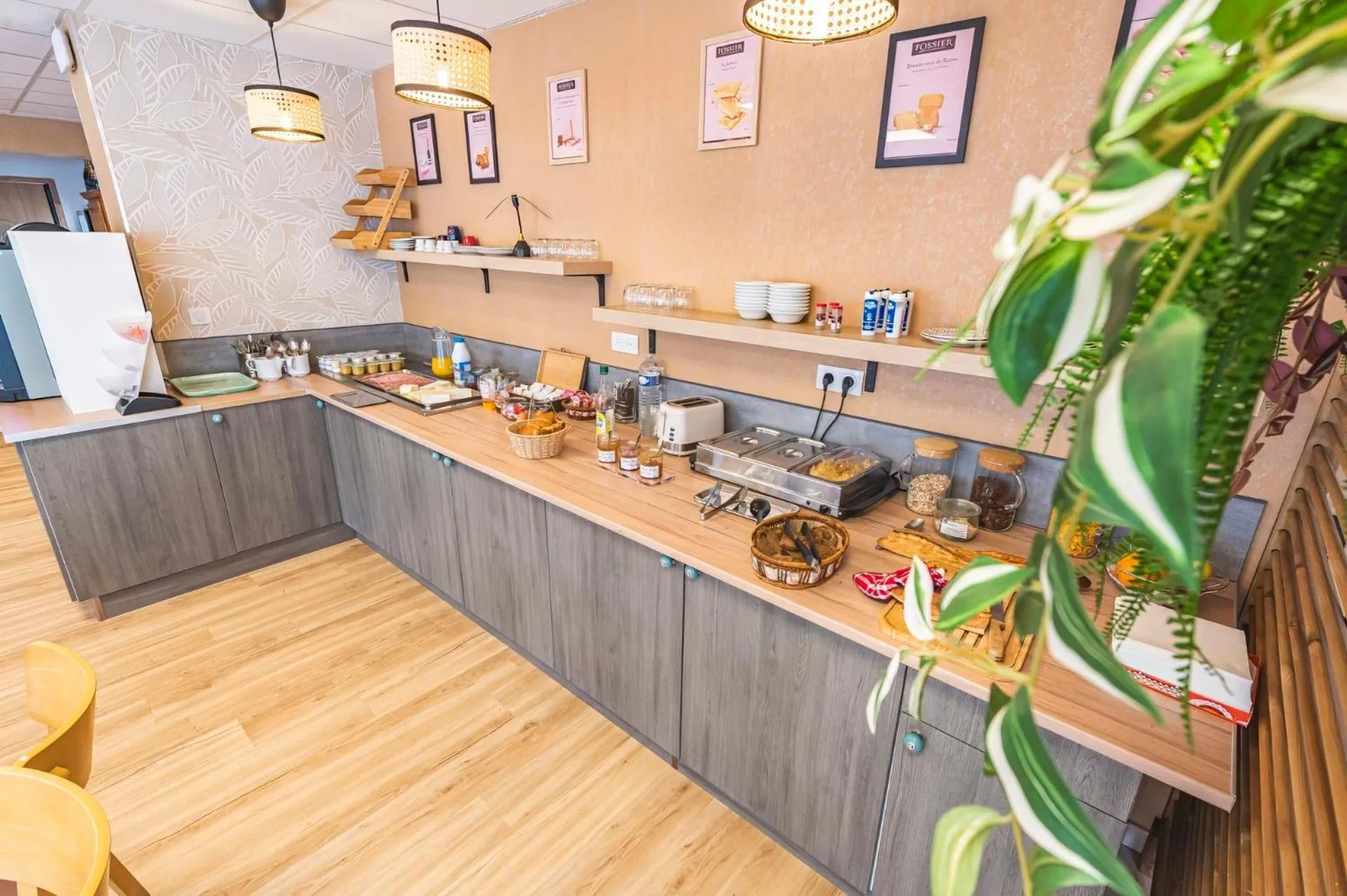 Food and drinks in Logis Hotel au tambour