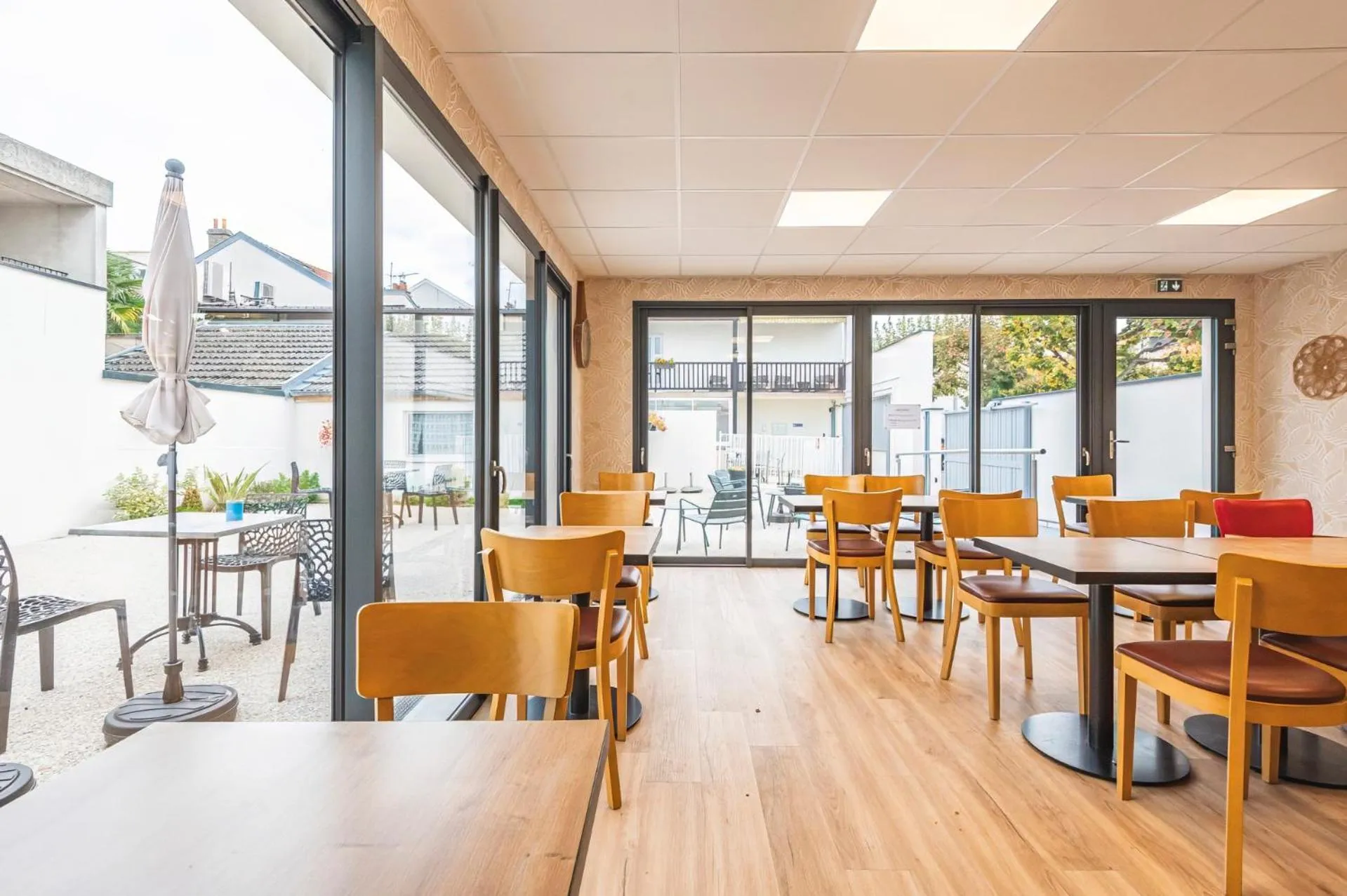 Restaurant/places to eat in Logis Hotel au tambour