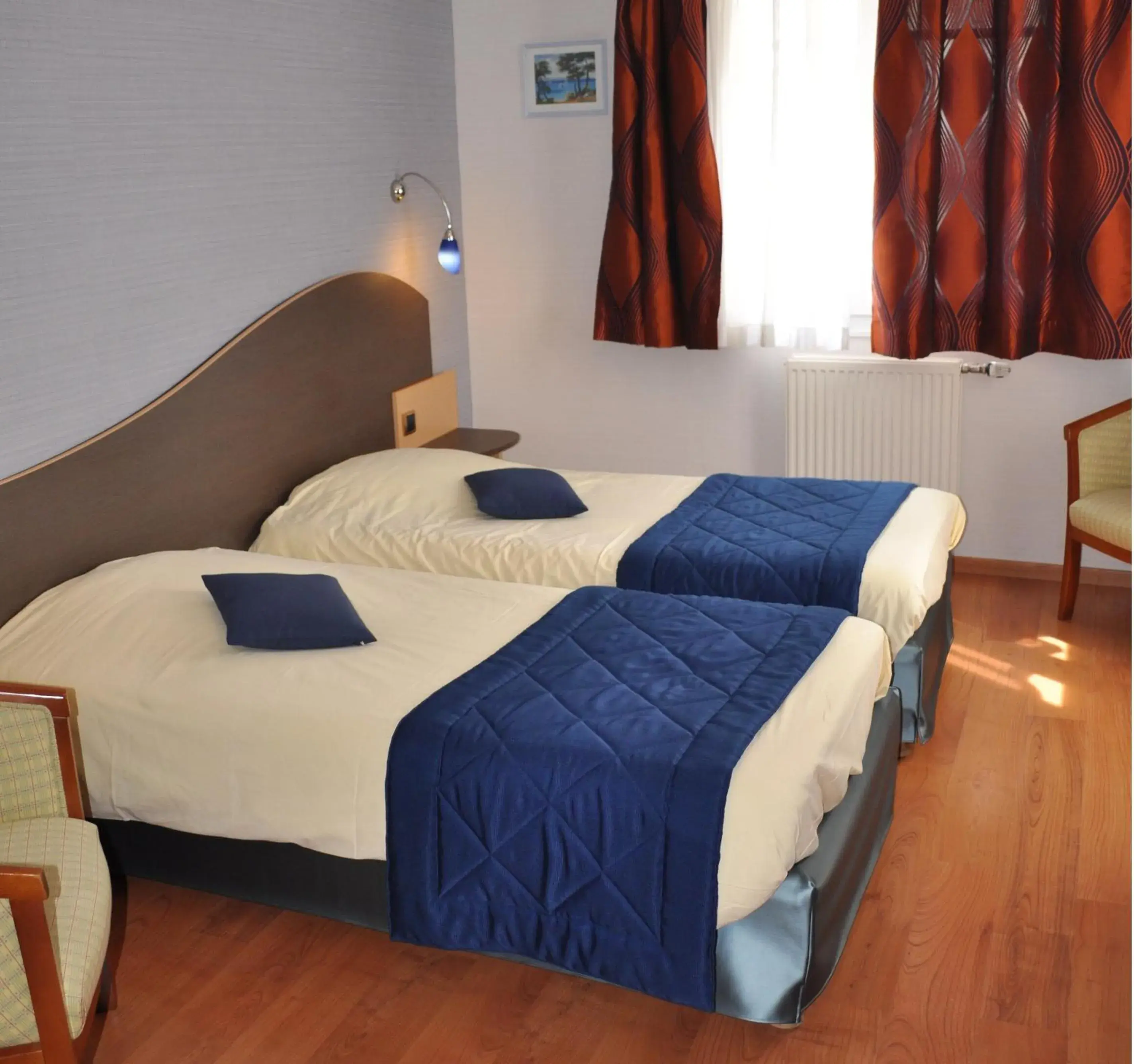 Twin Room in Logis Hôtel Au Tambour Twin Room in Logis Hôtel Au Tambour