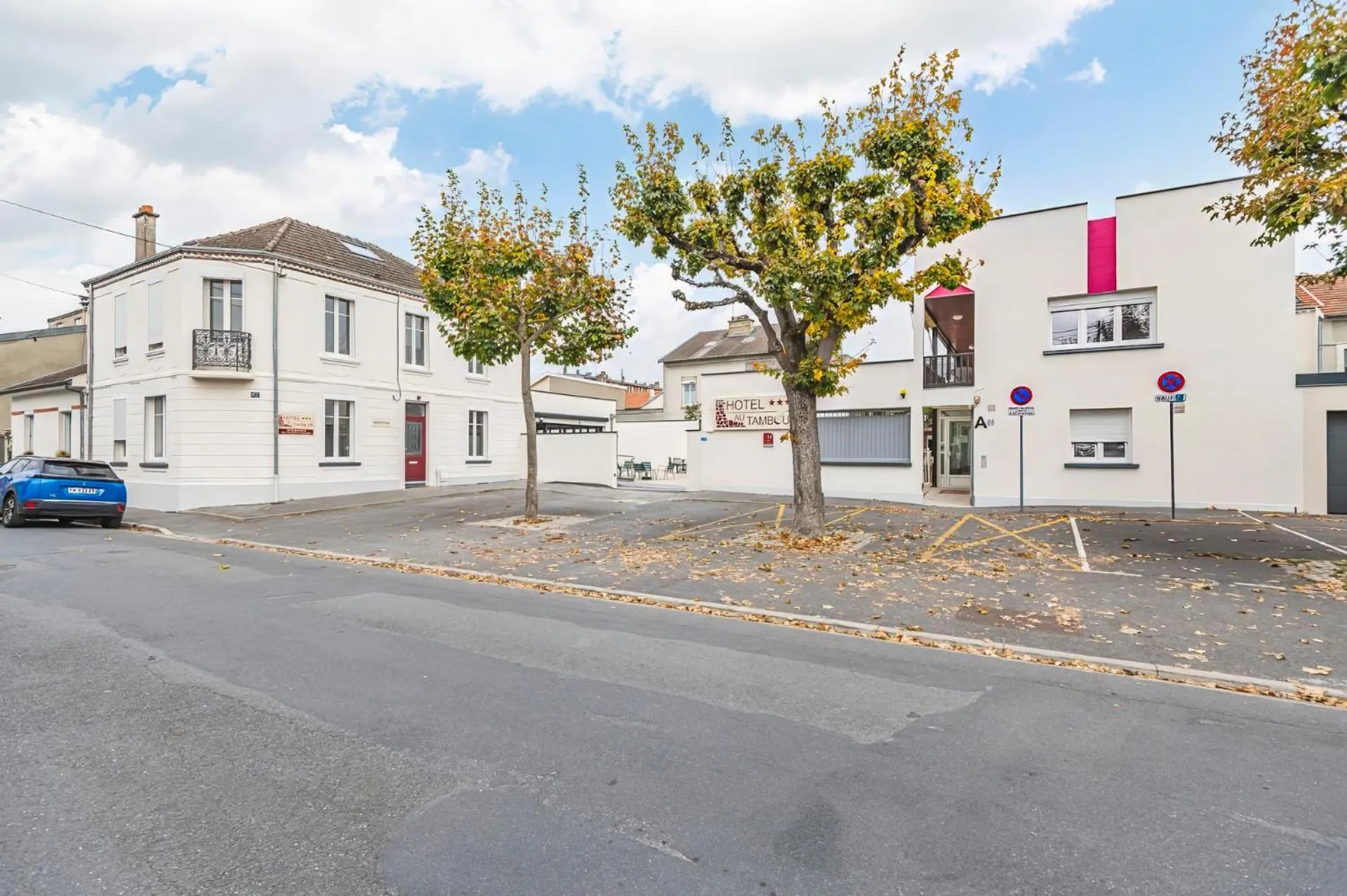 Property building in Logis Hotel au tambour