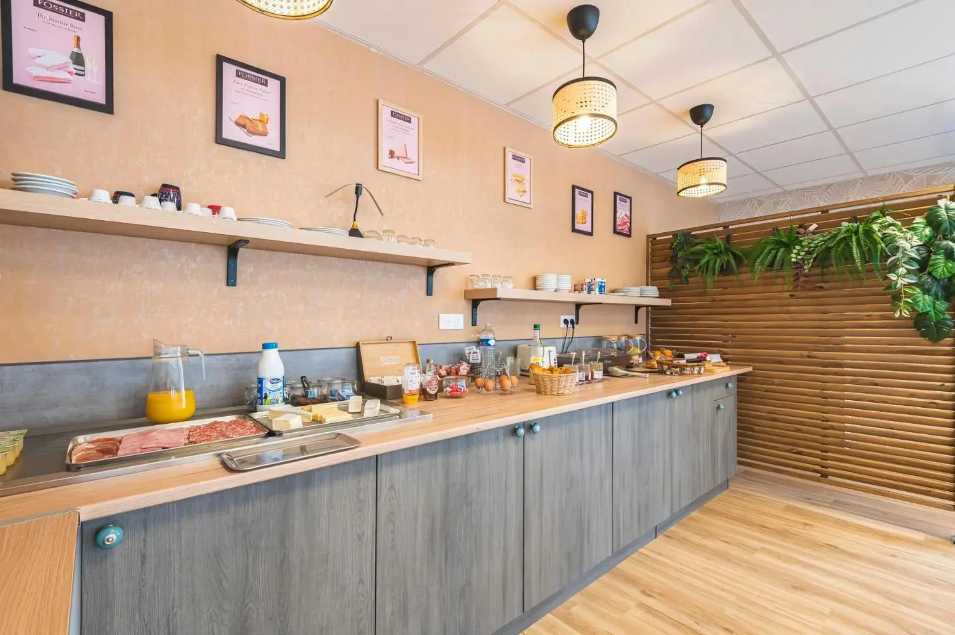 Breakfast in Logis Hôtel Au Tambour Breakfast in Logis Hôtel Au Tambour