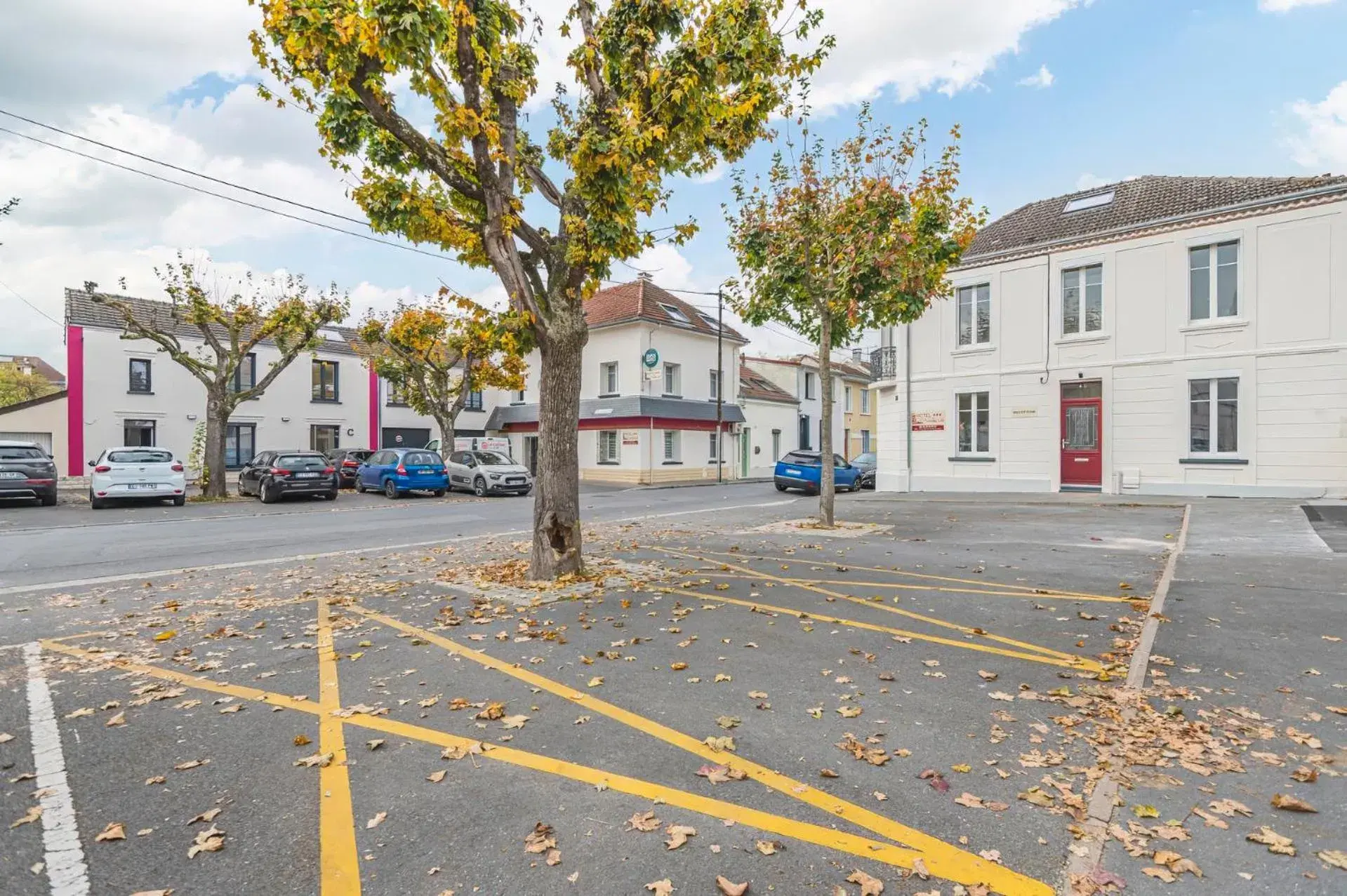 Property building in Logis Hôtel Au Tambour Property building in Logis Hôtel Au Tambour