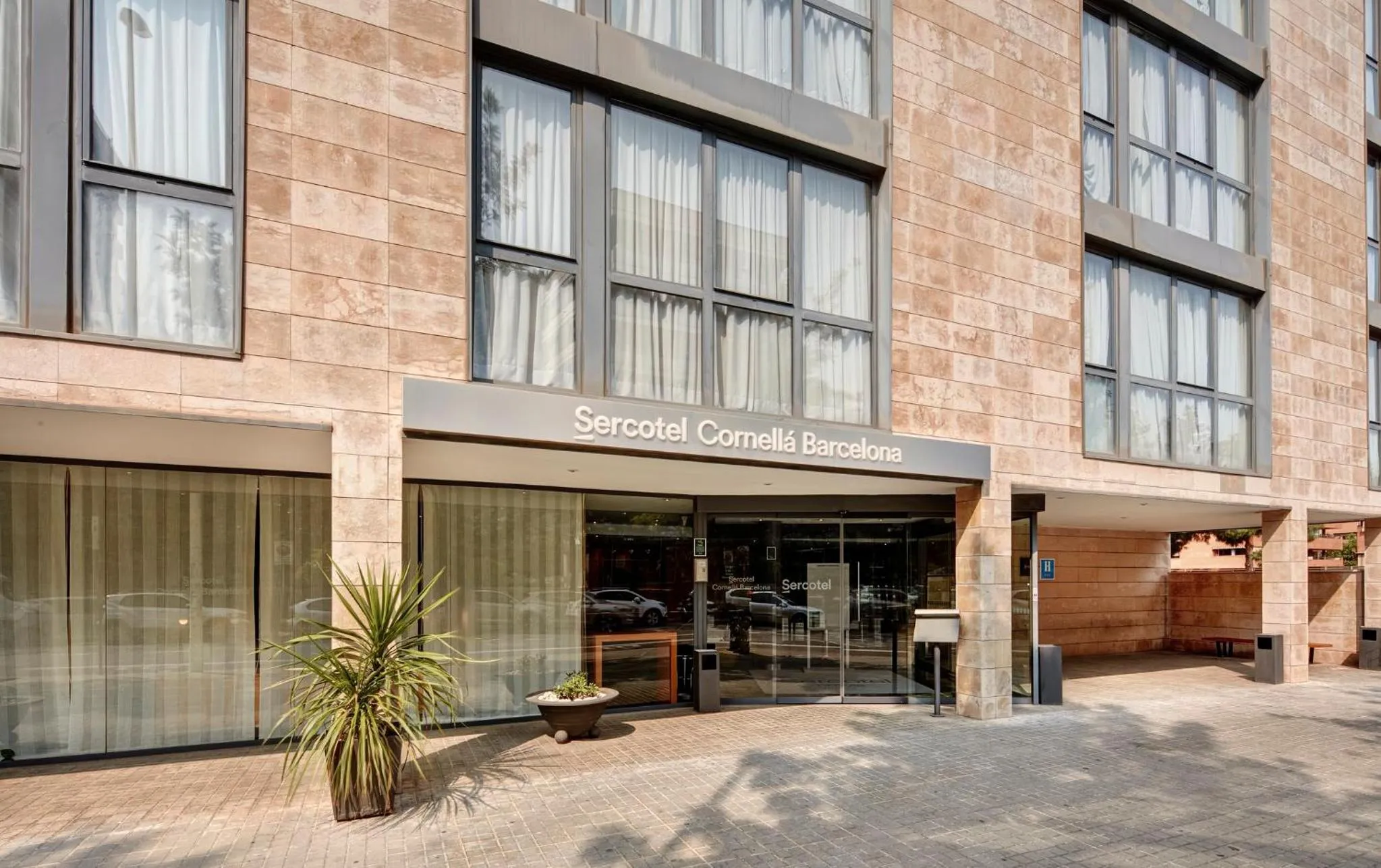 Facade/entrance in Sercotel Cornellà Barcelona