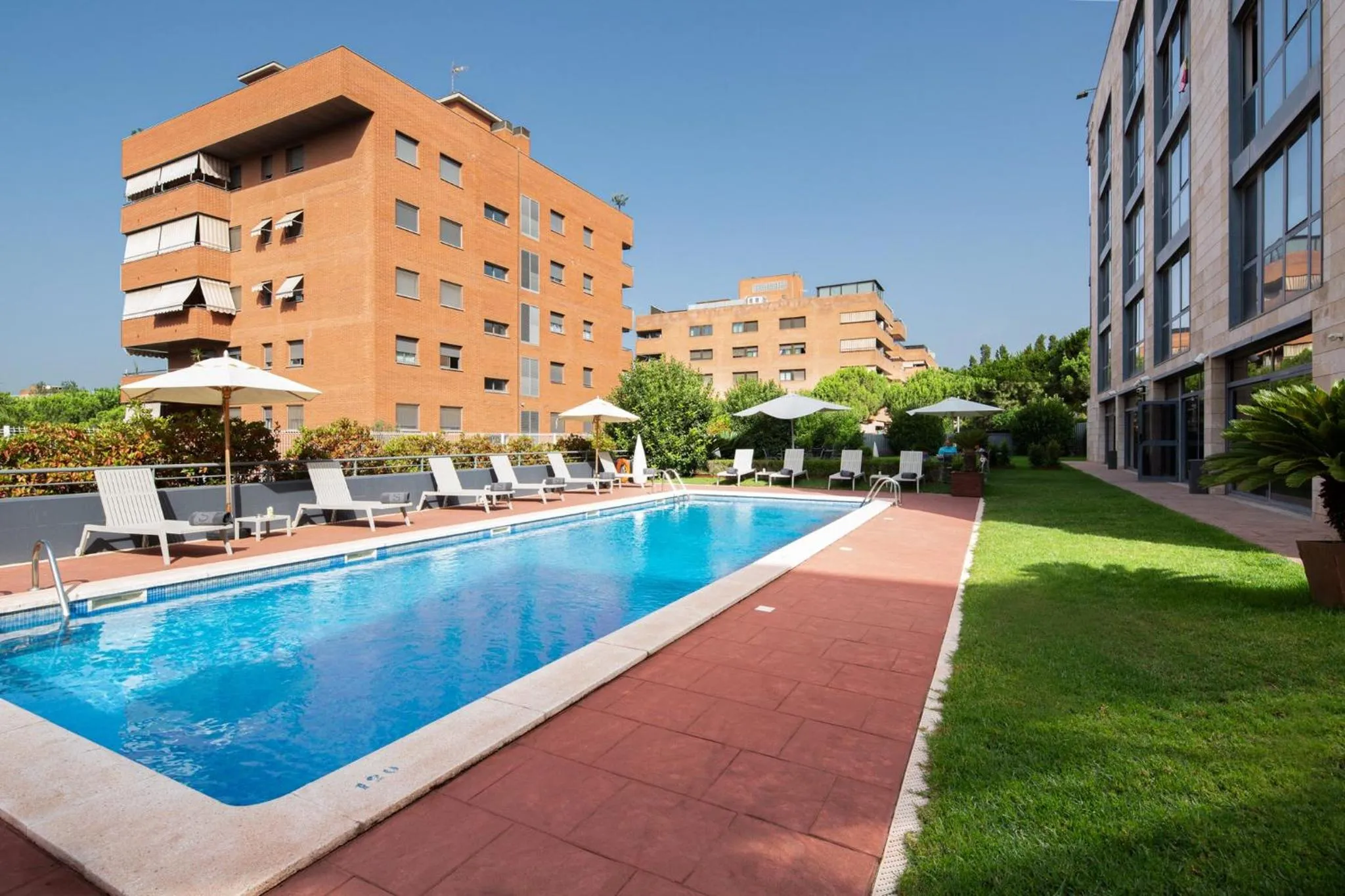 Swimming pool in Sercotel Cornellà Barcelona