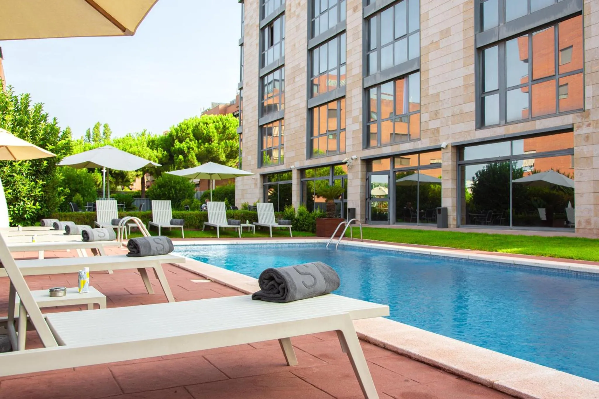 Swimming pool in Sercotel Cornellà Barcelona