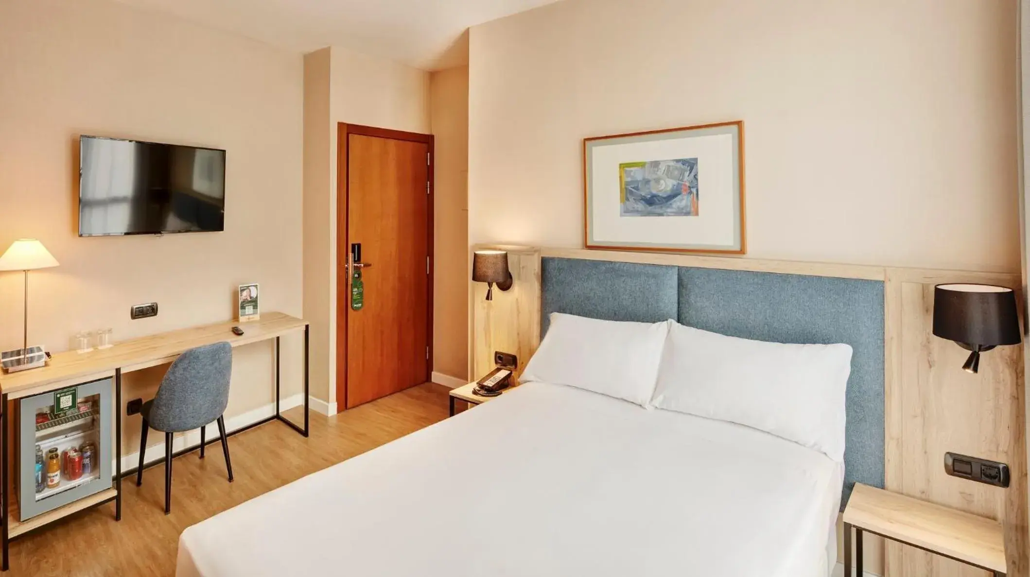 Photo of the whole room, Bed in Sercotel Cornellà Barcelona Photo of the whole room, Bed in Sercotel Cornellà Barcelona