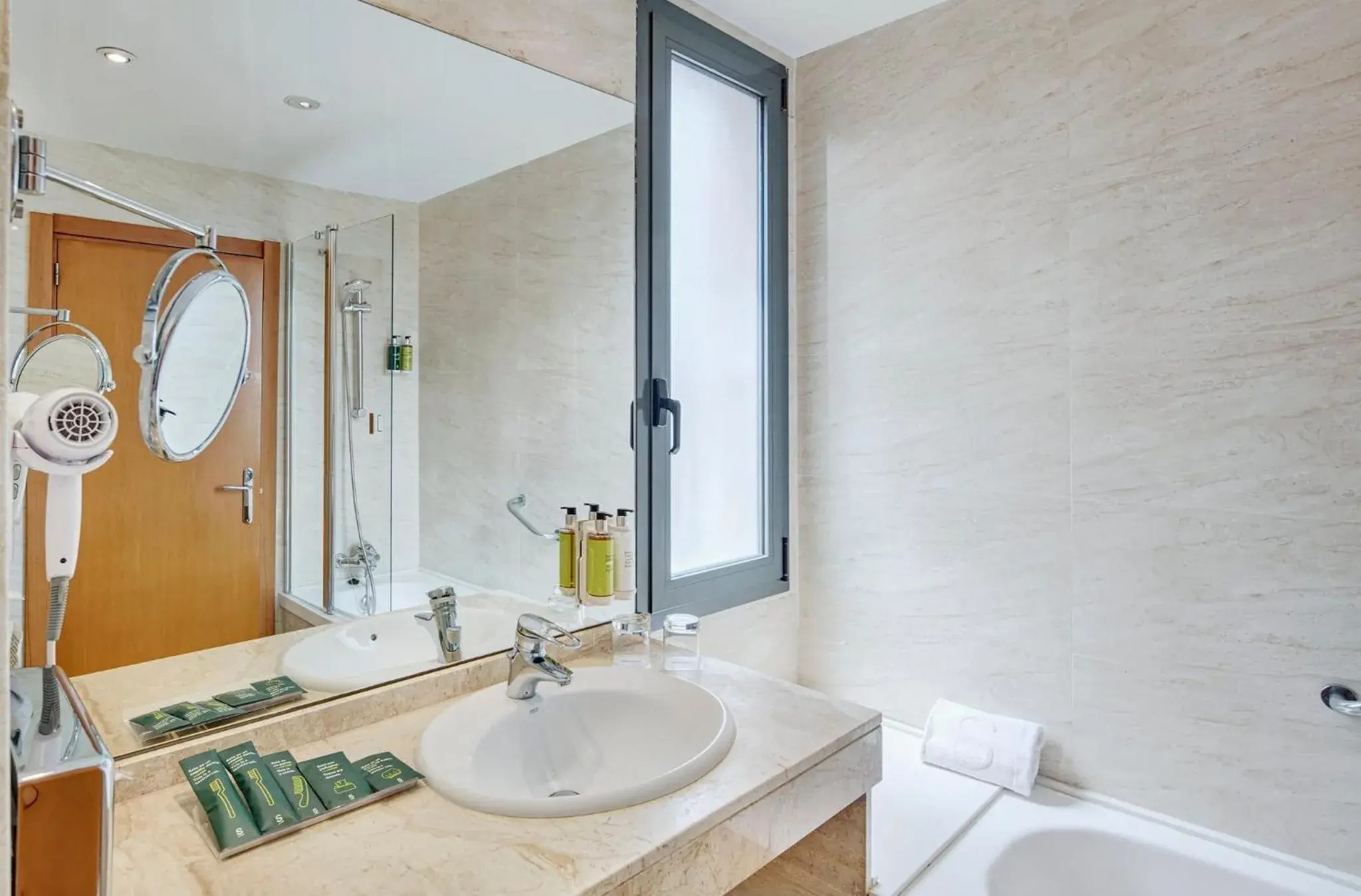 Superior Double or Twin Room in Sercotel Cornellà Barcelona Superior Double or Twin Room in Sercotel Cornellà Barcelona