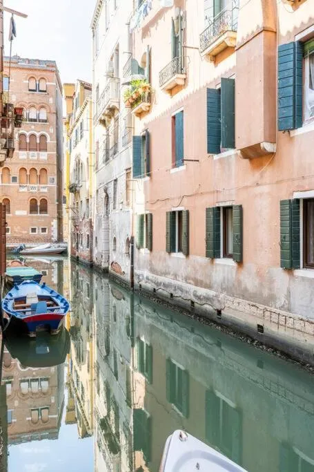 Natural landscape in Dream's door with canal view in Venice