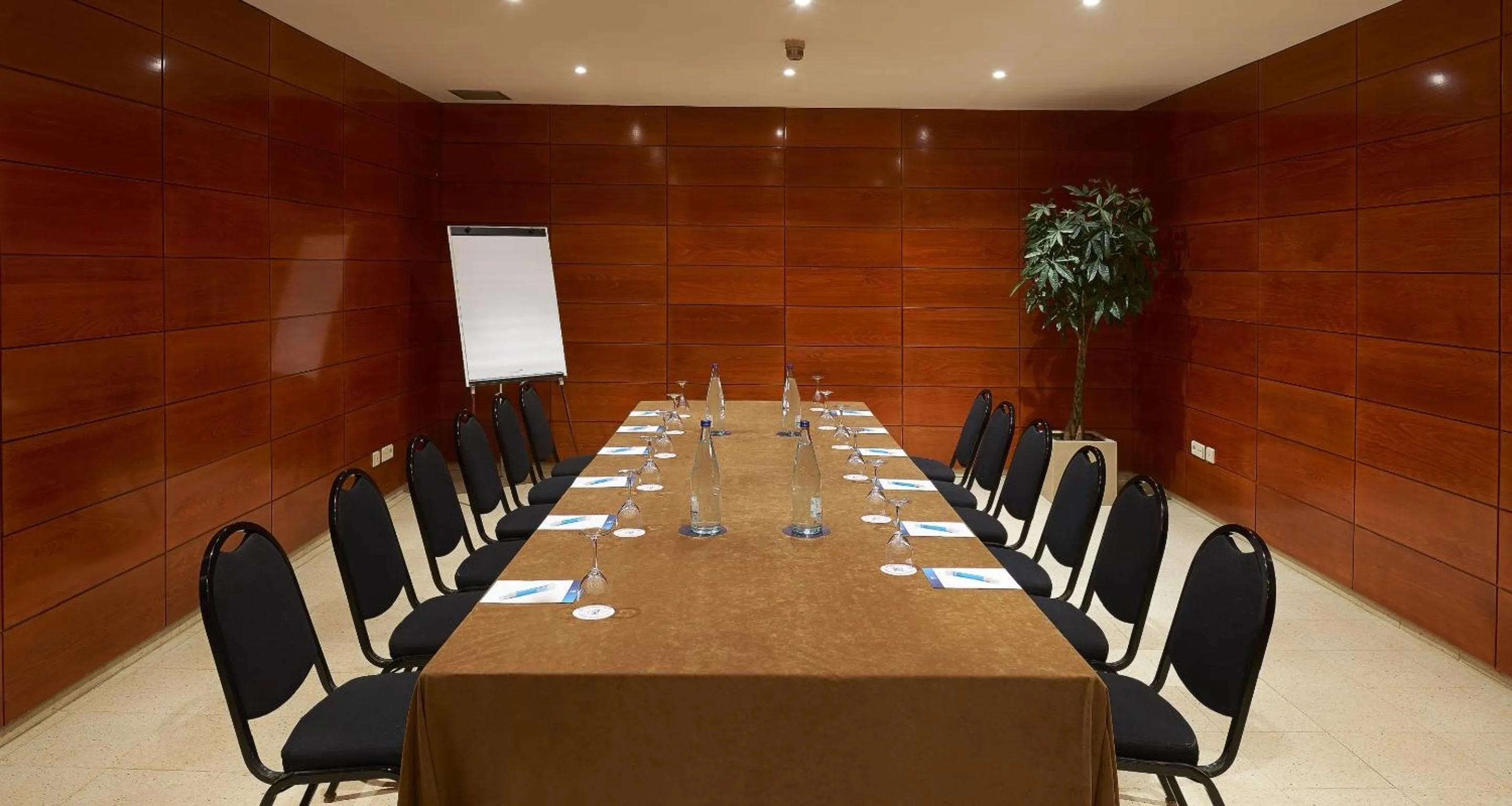 Meeting/conference room in Up Rooms Vic Hotel