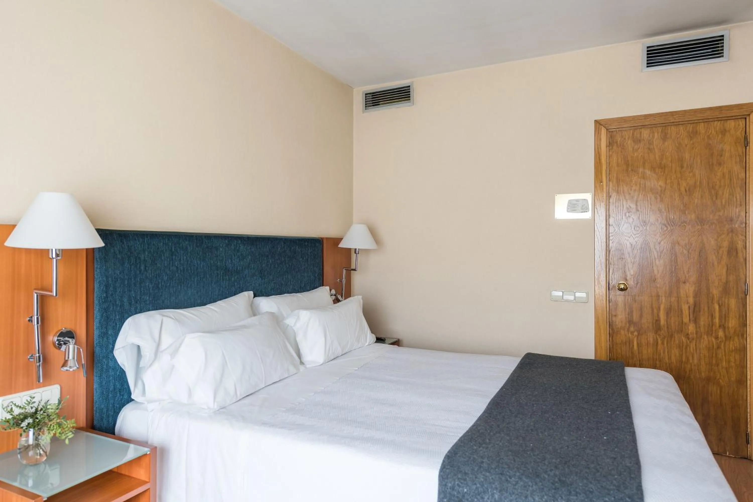 Bed in Up Rooms Vic Hotel