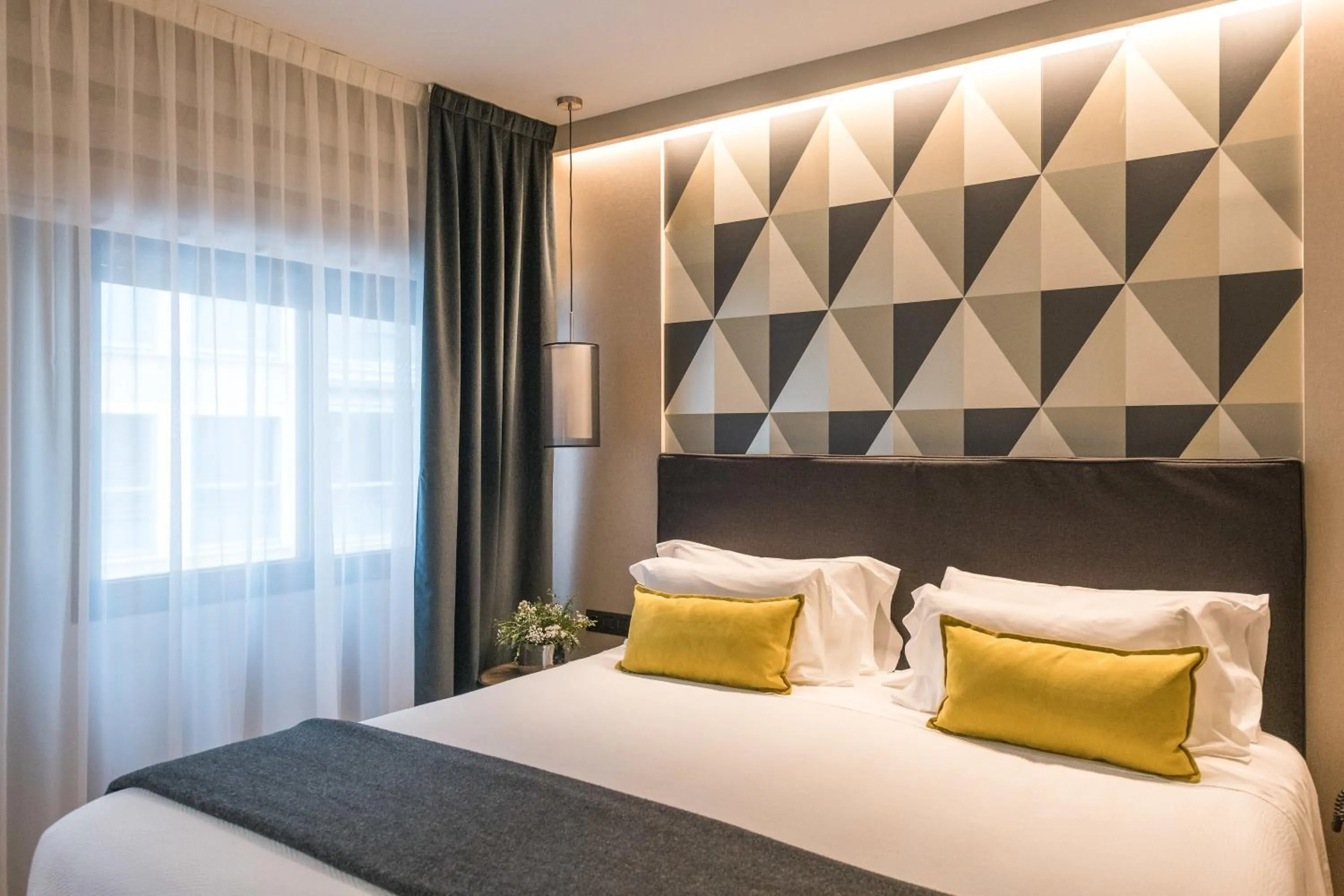 Bedroom, Bed in Up Rooms Vic Hotel