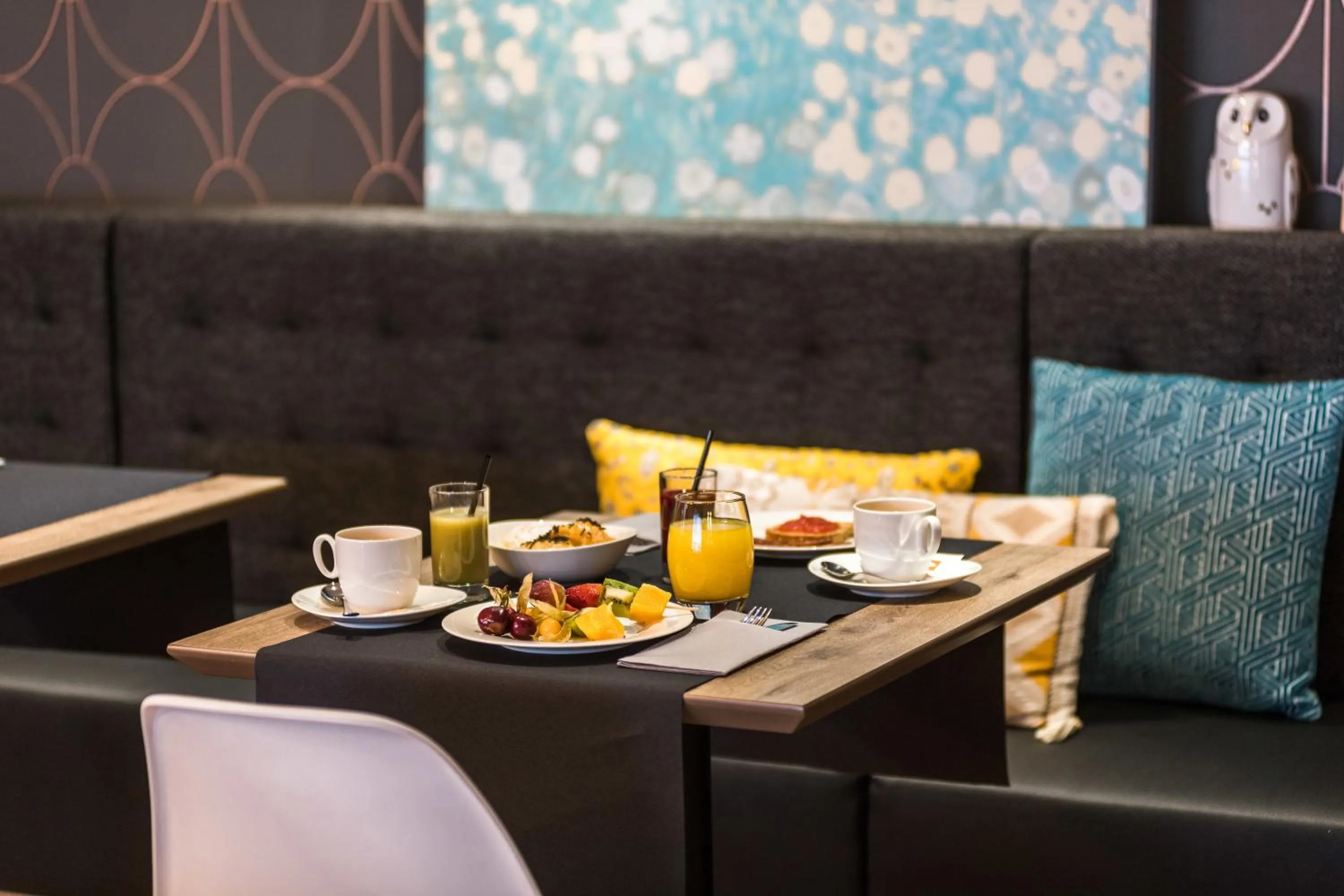 Breakfast in Up Rooms Vic Hotel