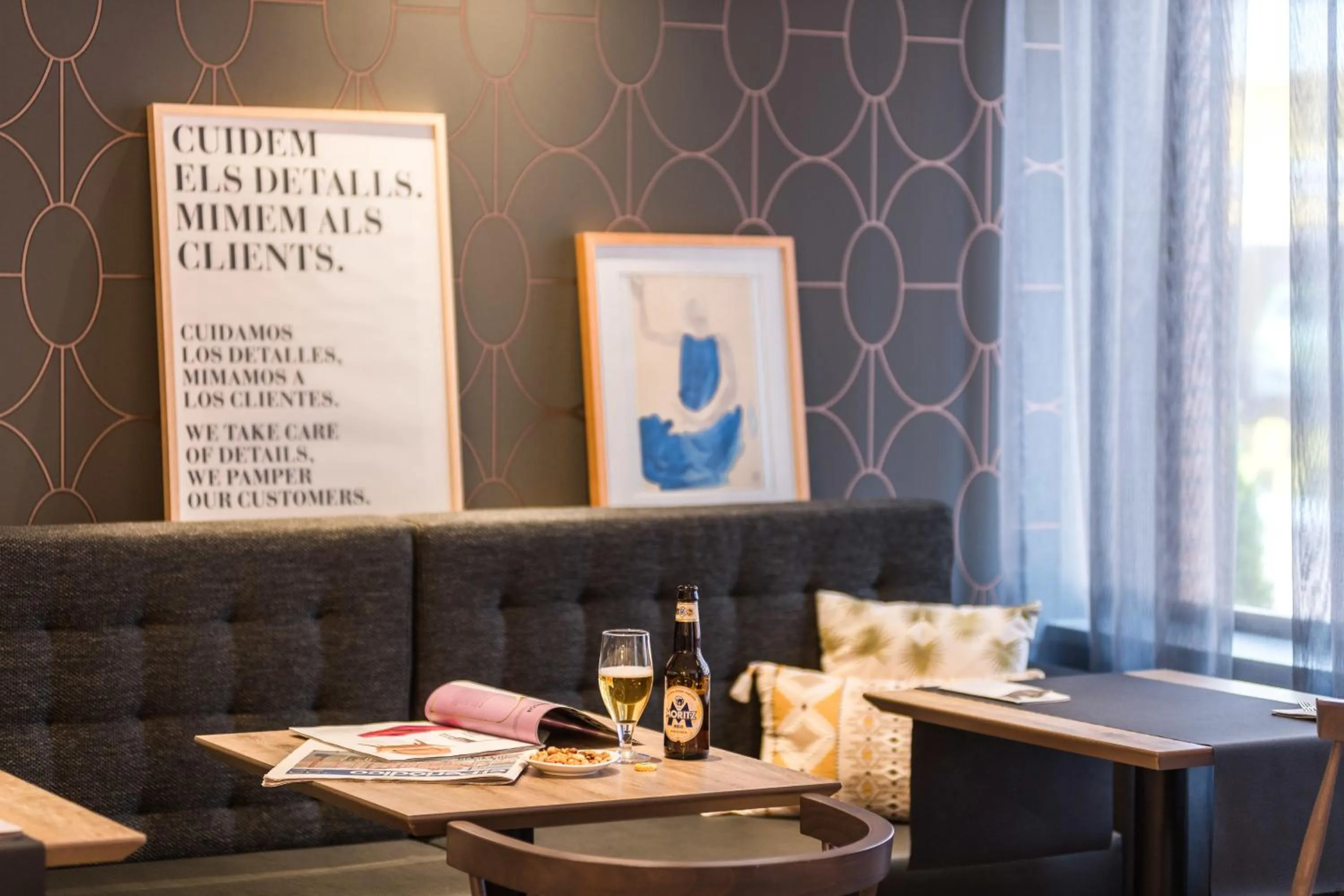 Lounge or bar in Up Rooms Vic Hotel