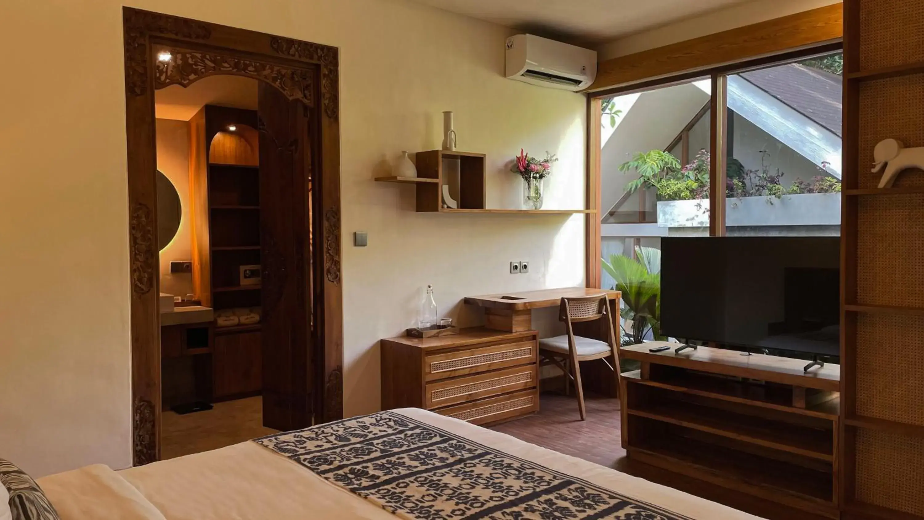 Deluxe Room in Leafy Home Canggu Deluxe Room in Leafy Home Canggu