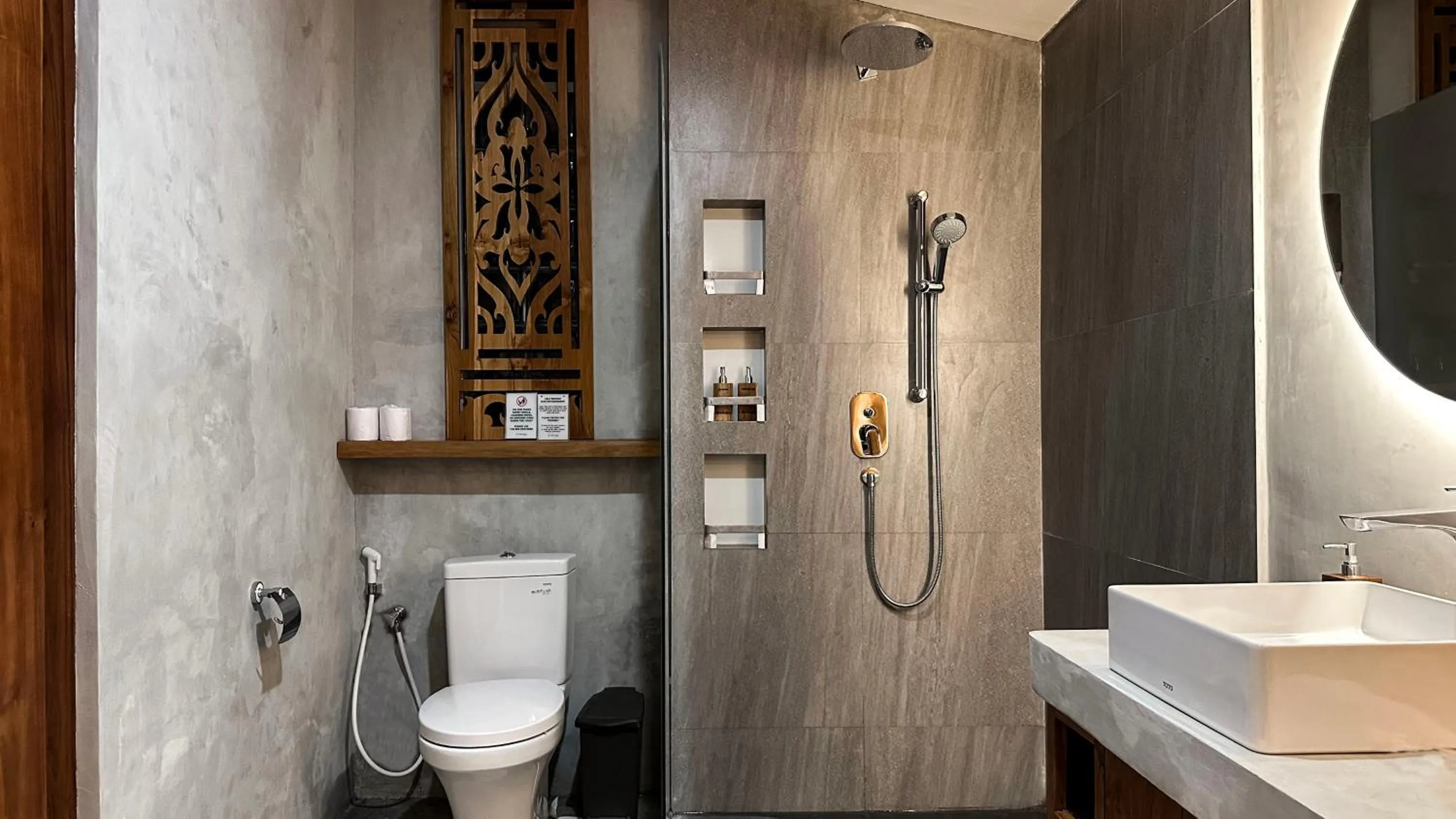 Shower in Leafy Home Canggu