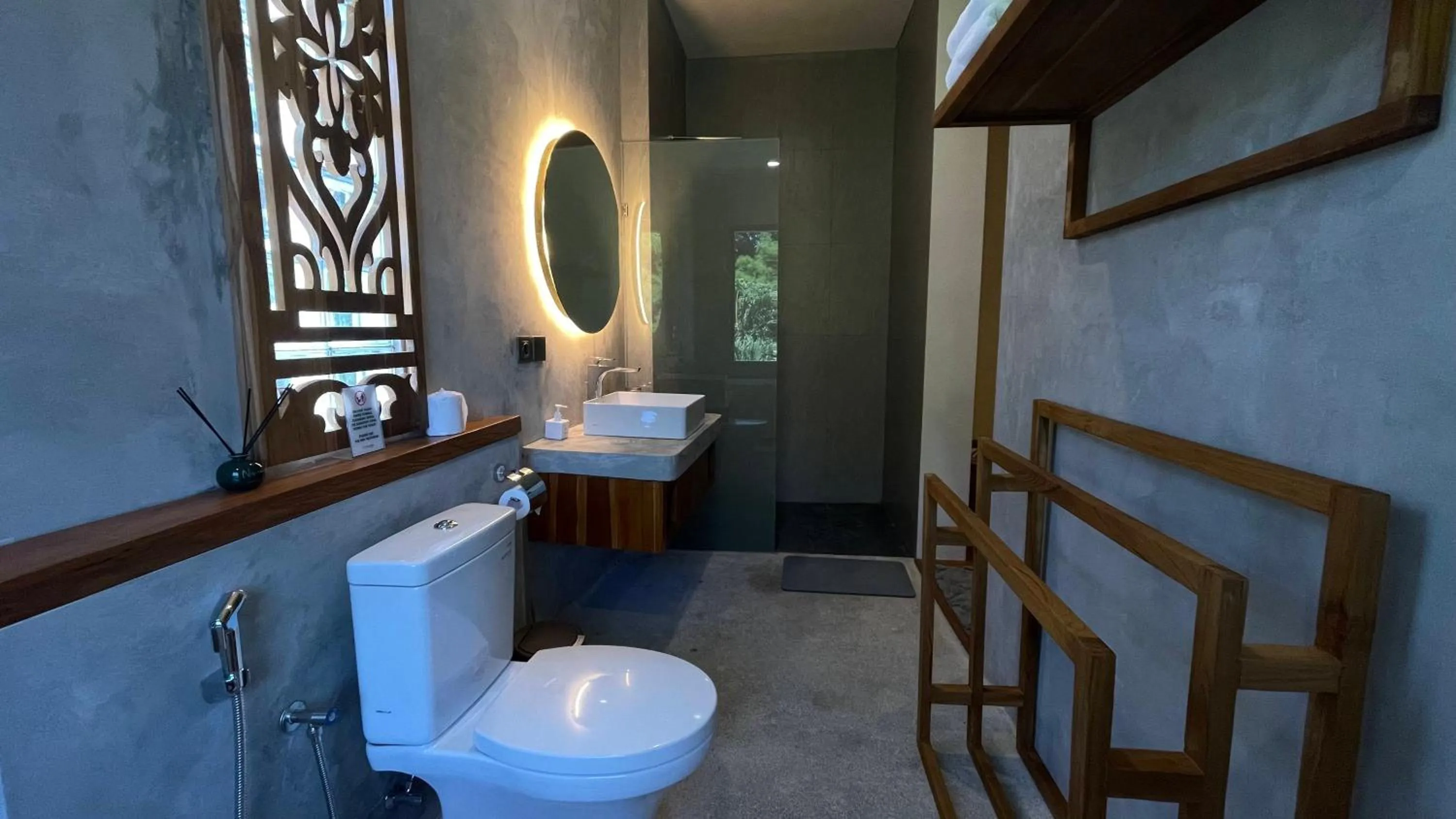 Toilet in Leafy Home Canggu