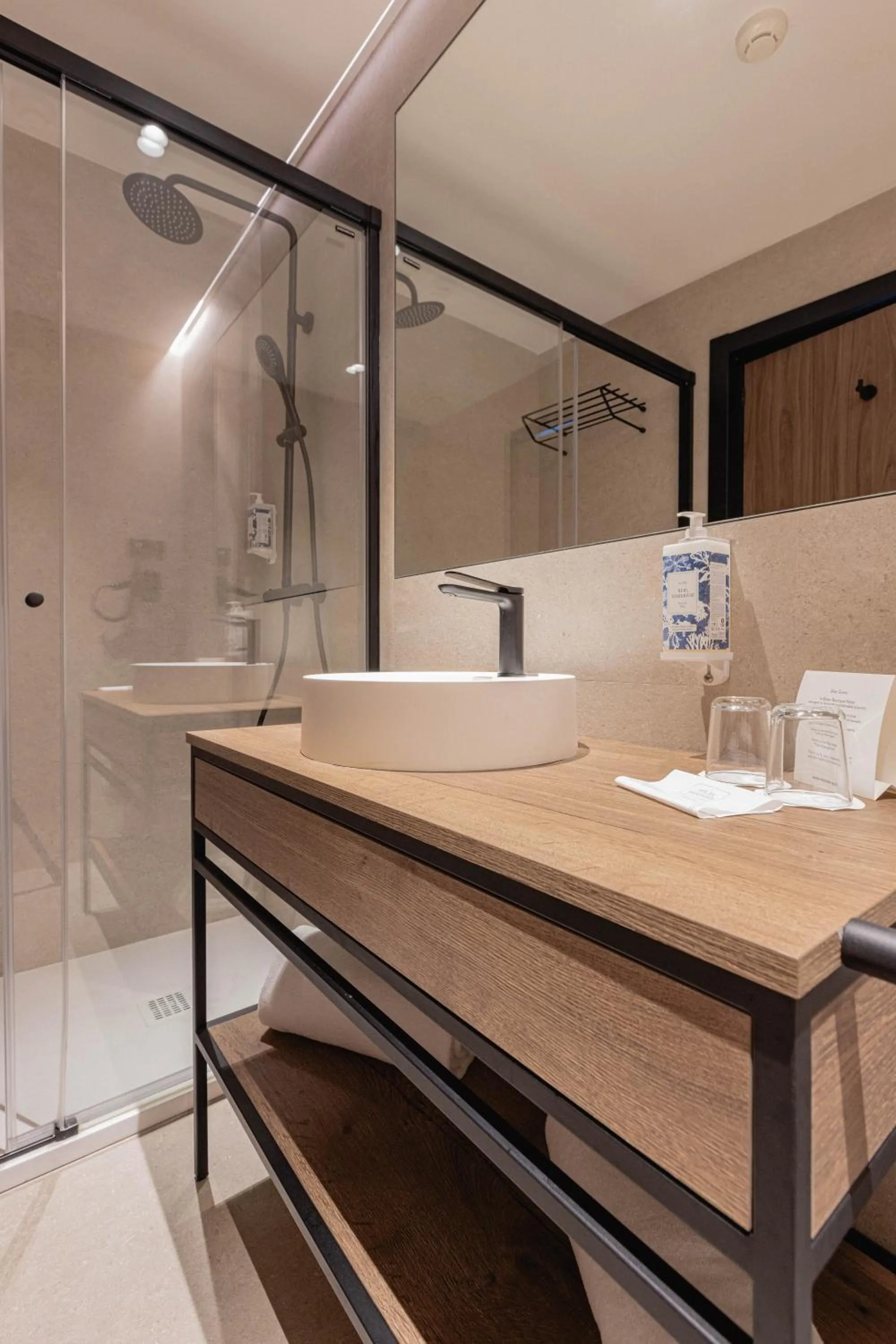 Shower in Bilder Boutique Hotel