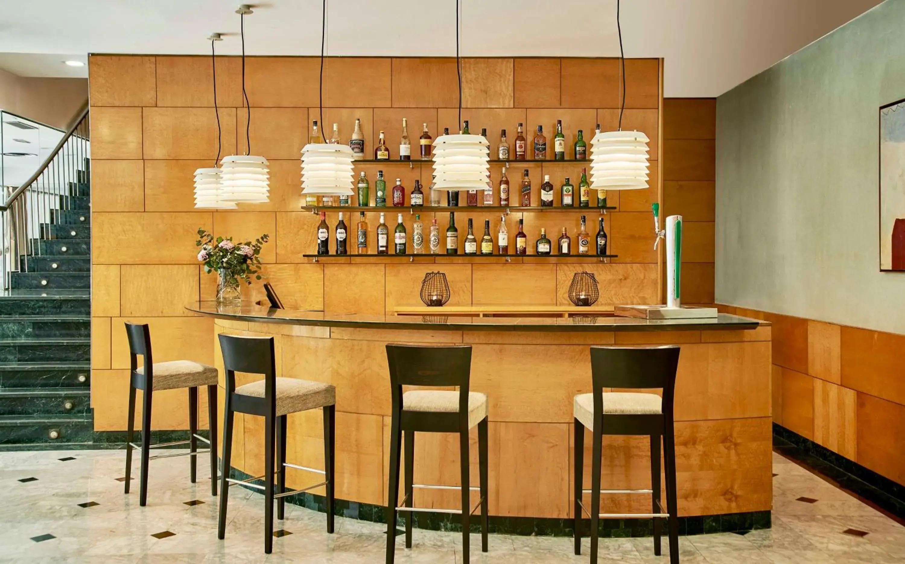 Lounge or bar in NH Ciutat de Reus Lounge or bar in NH Ciutat de Reus