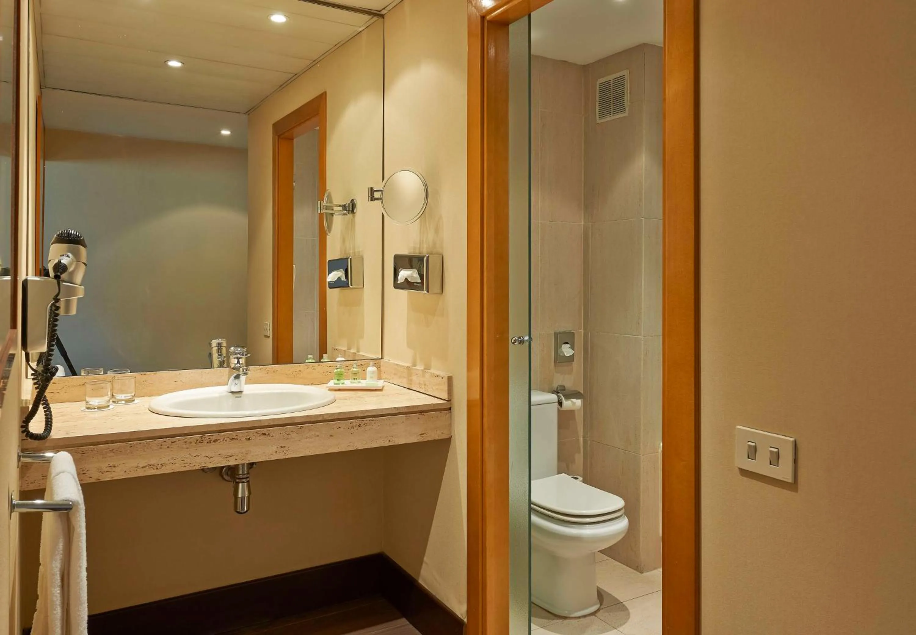 Bathroom in NH Ciutat de Reus