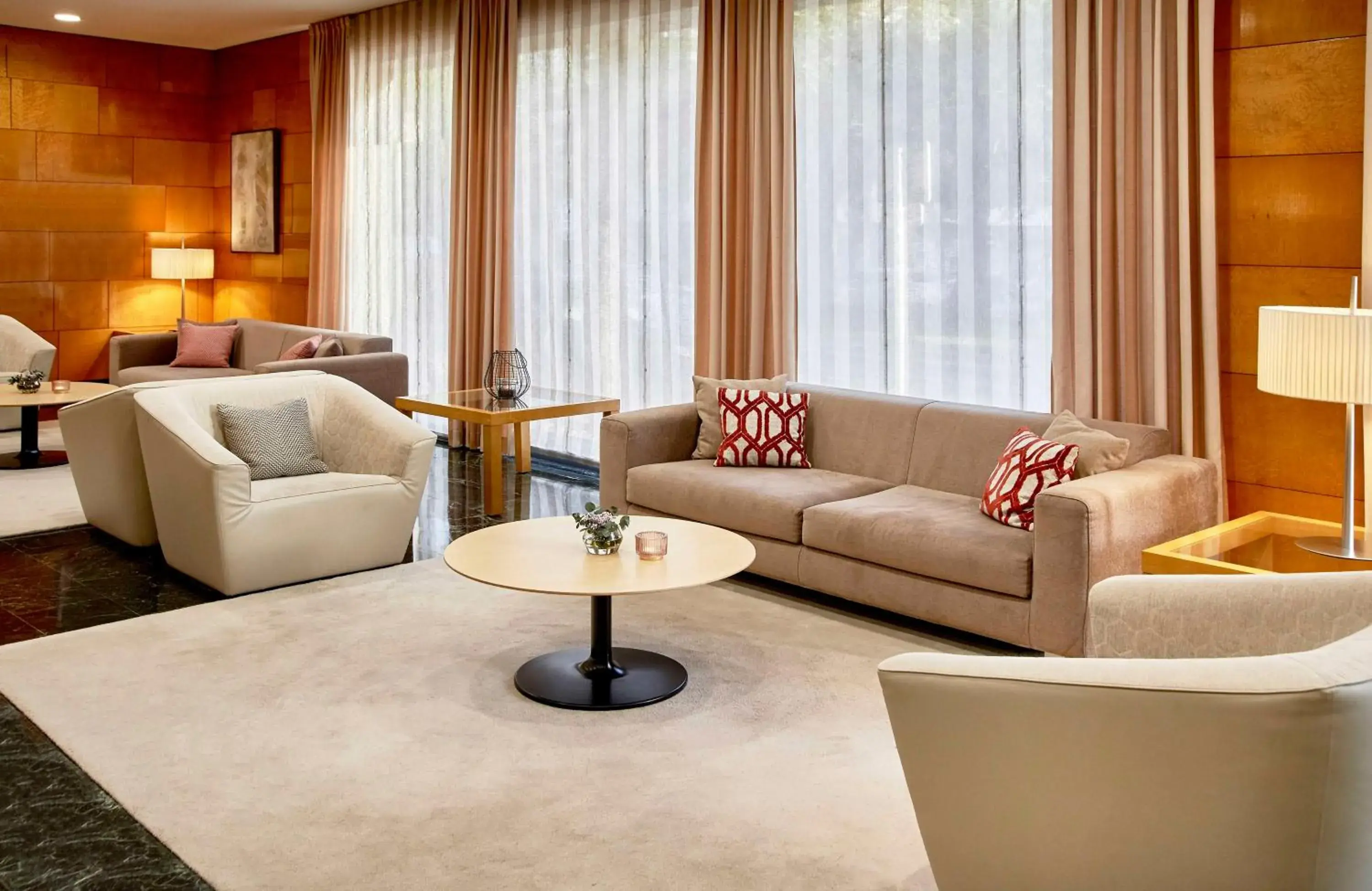 Lobby or reception in NH Ciutat de Reus Lobby or reception in NH Ciutat de Reus