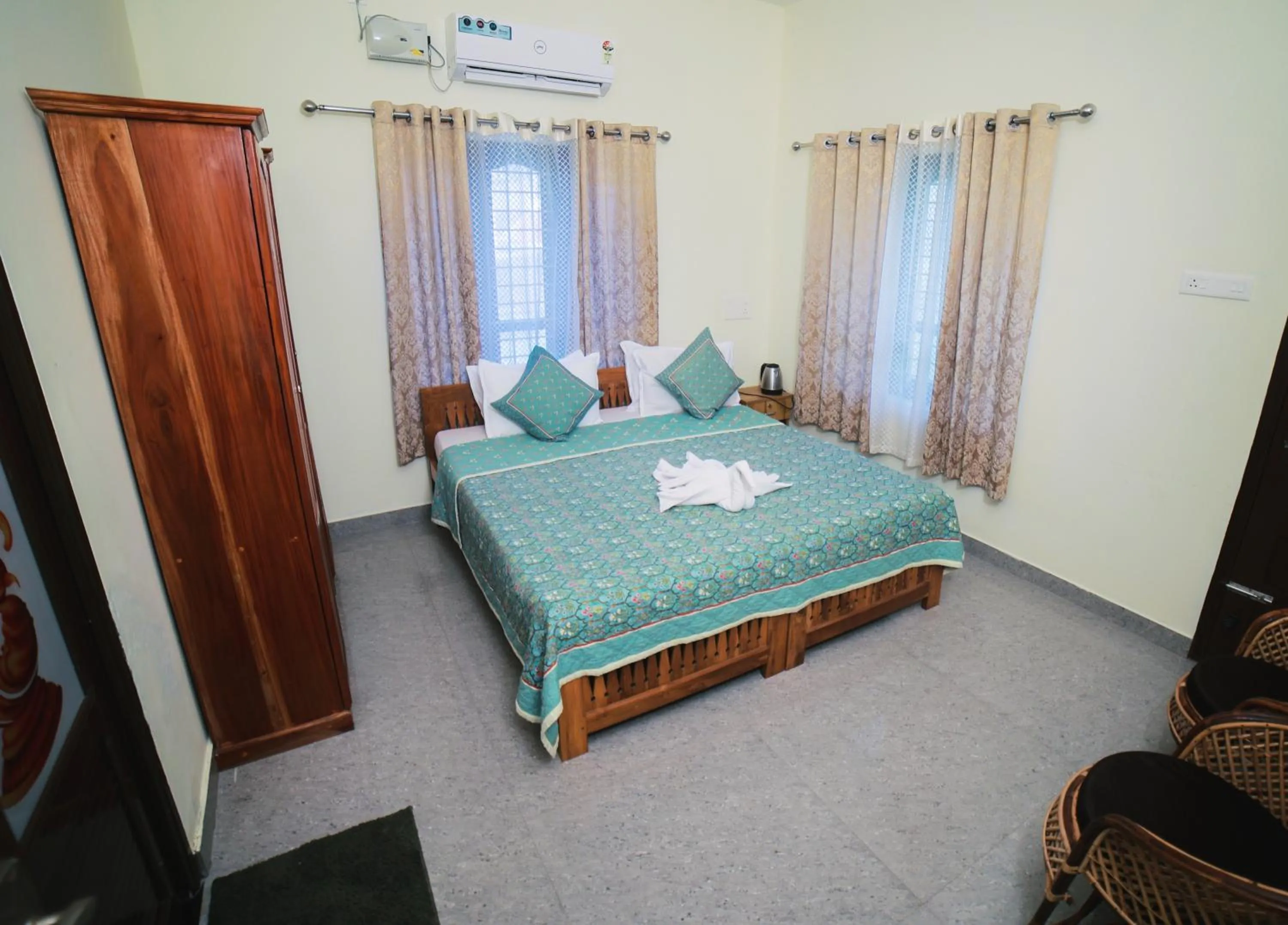 Bedroom, Bed in Gypsy Walker