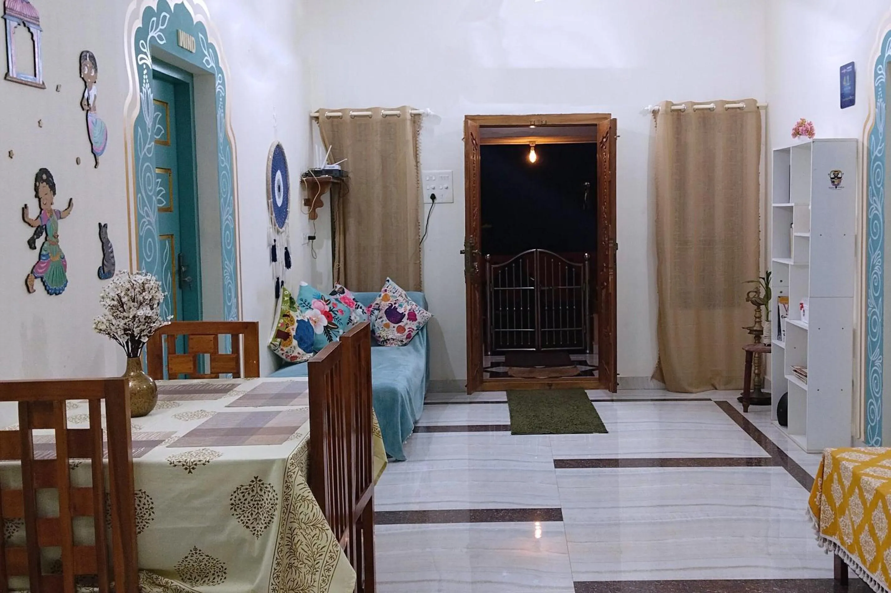 Living room, Bed in Gypsy Walker