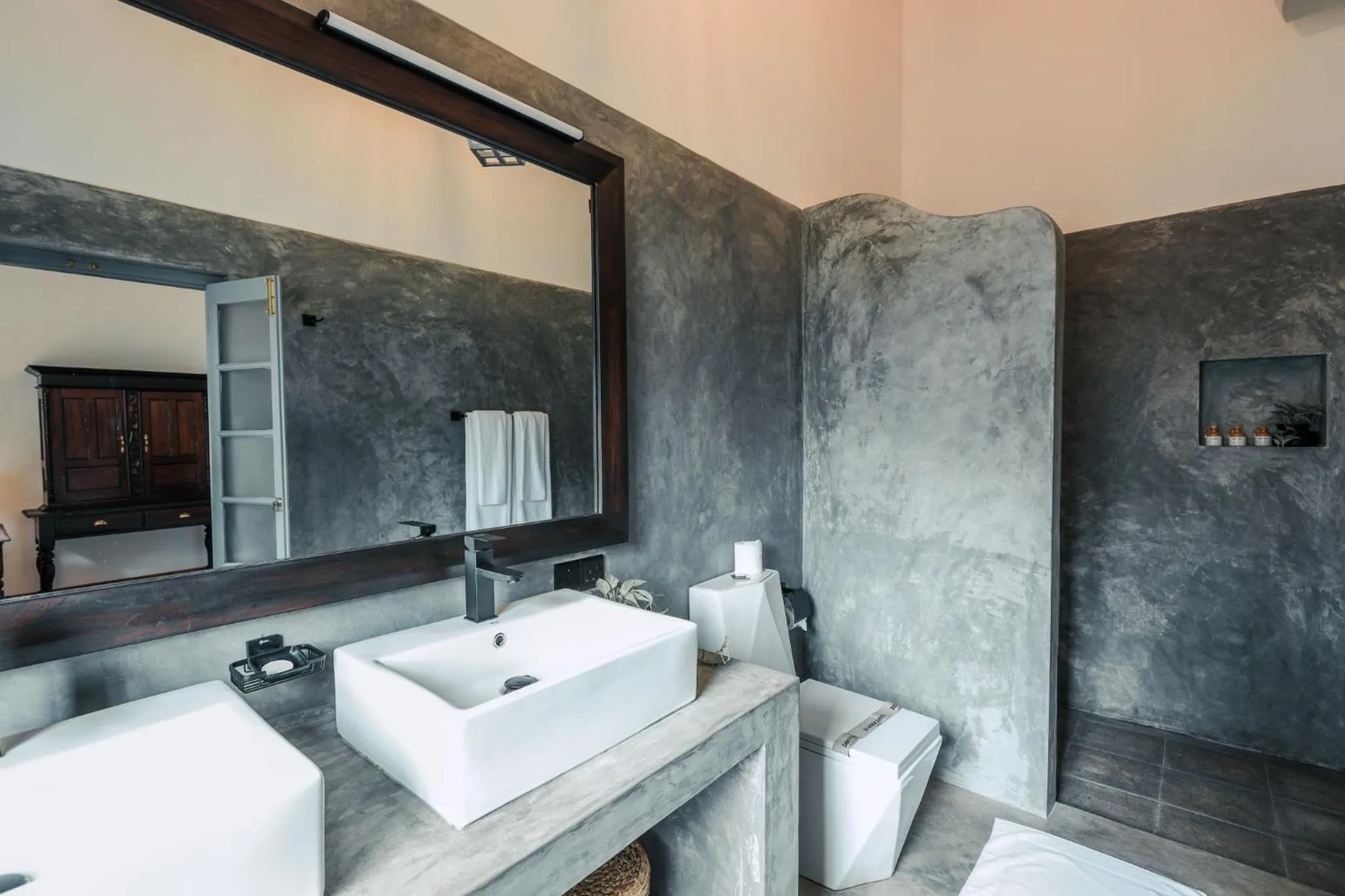 Toilet in Moi Talpe by DBI