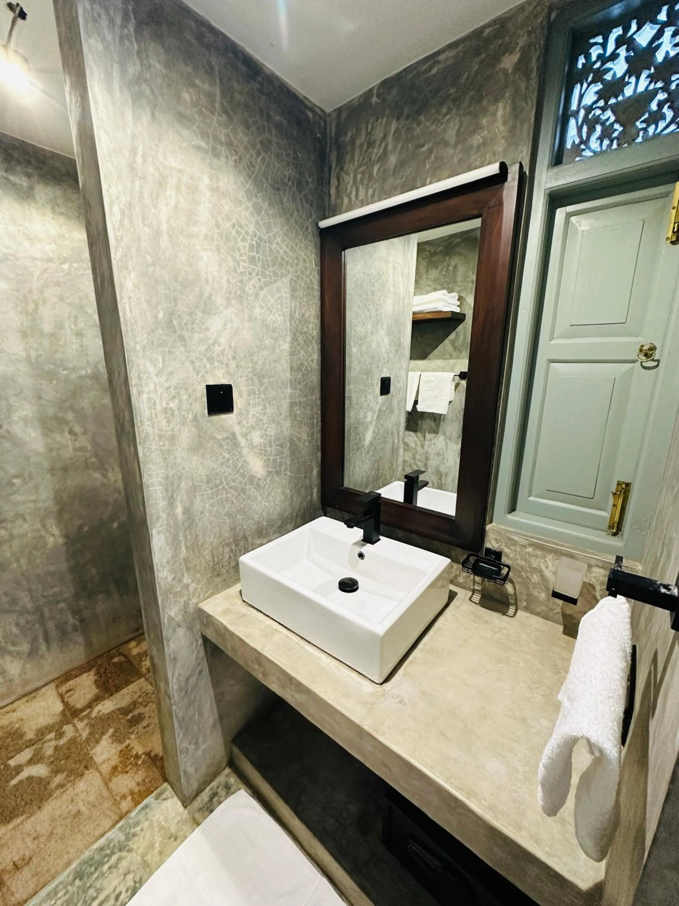 Bathroom in Moi Talpe by DBI