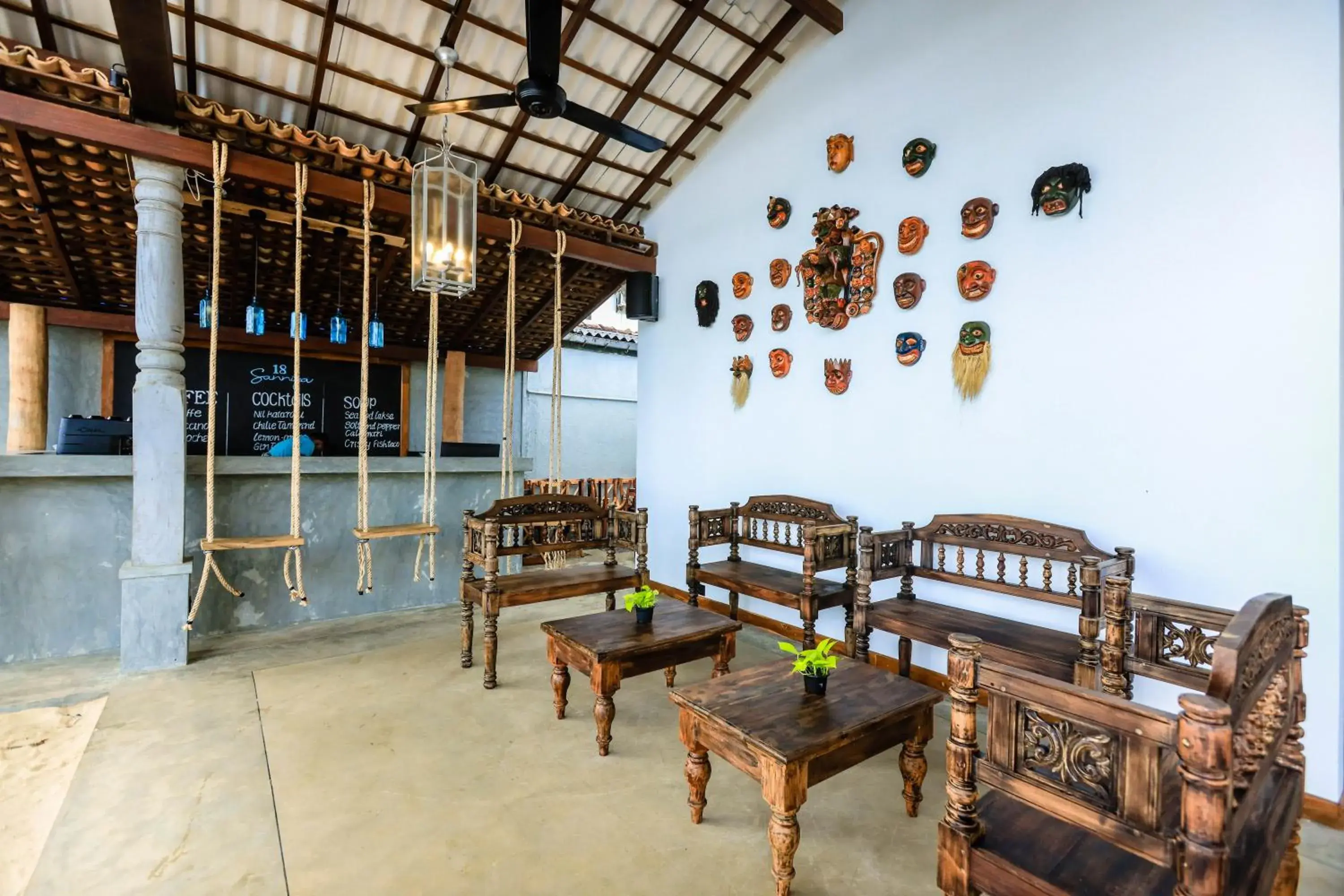 Lounge or bar in Moi Talpe by DBI Lounge or bar in Moi Talpe by DBI