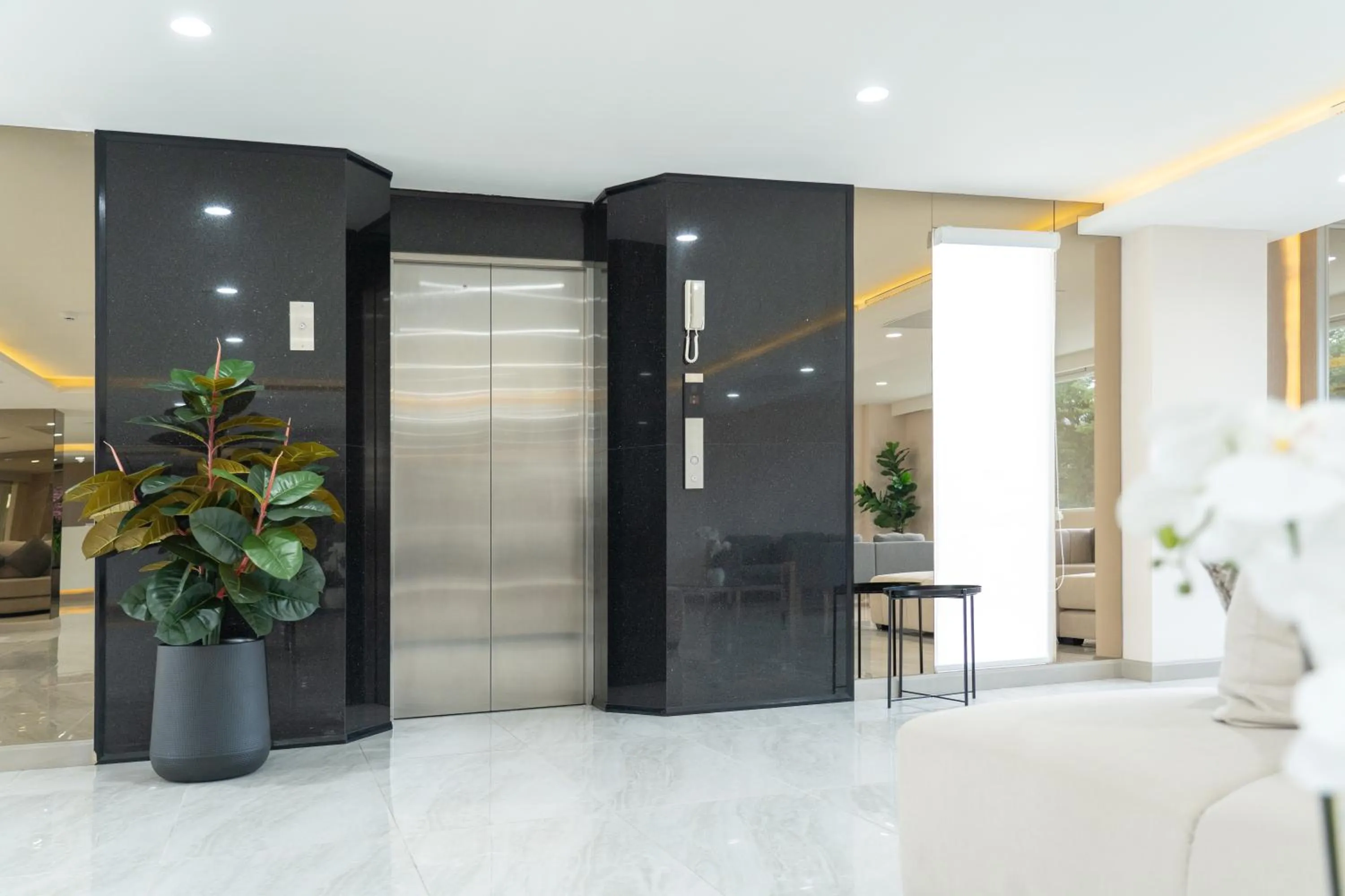 Lobby or reception in Oriole Residence - Suvarnabhumi Airport