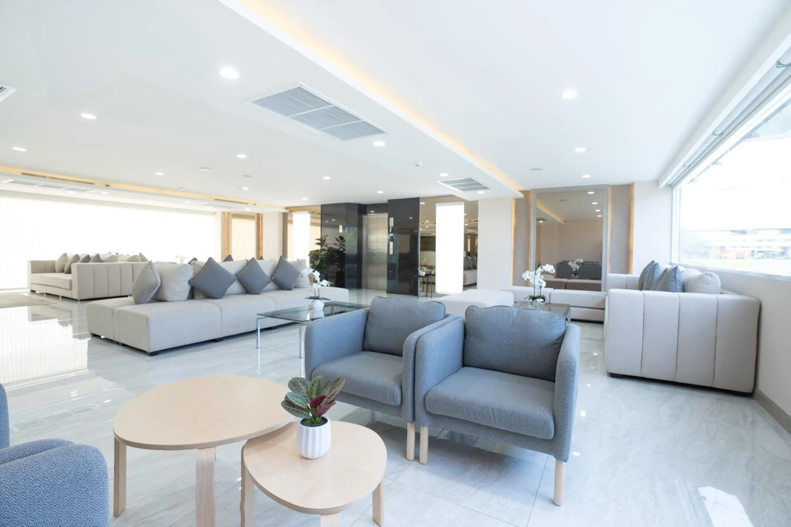 Lobby or reception in Oriole Residence - Suvarnabhumi Airport