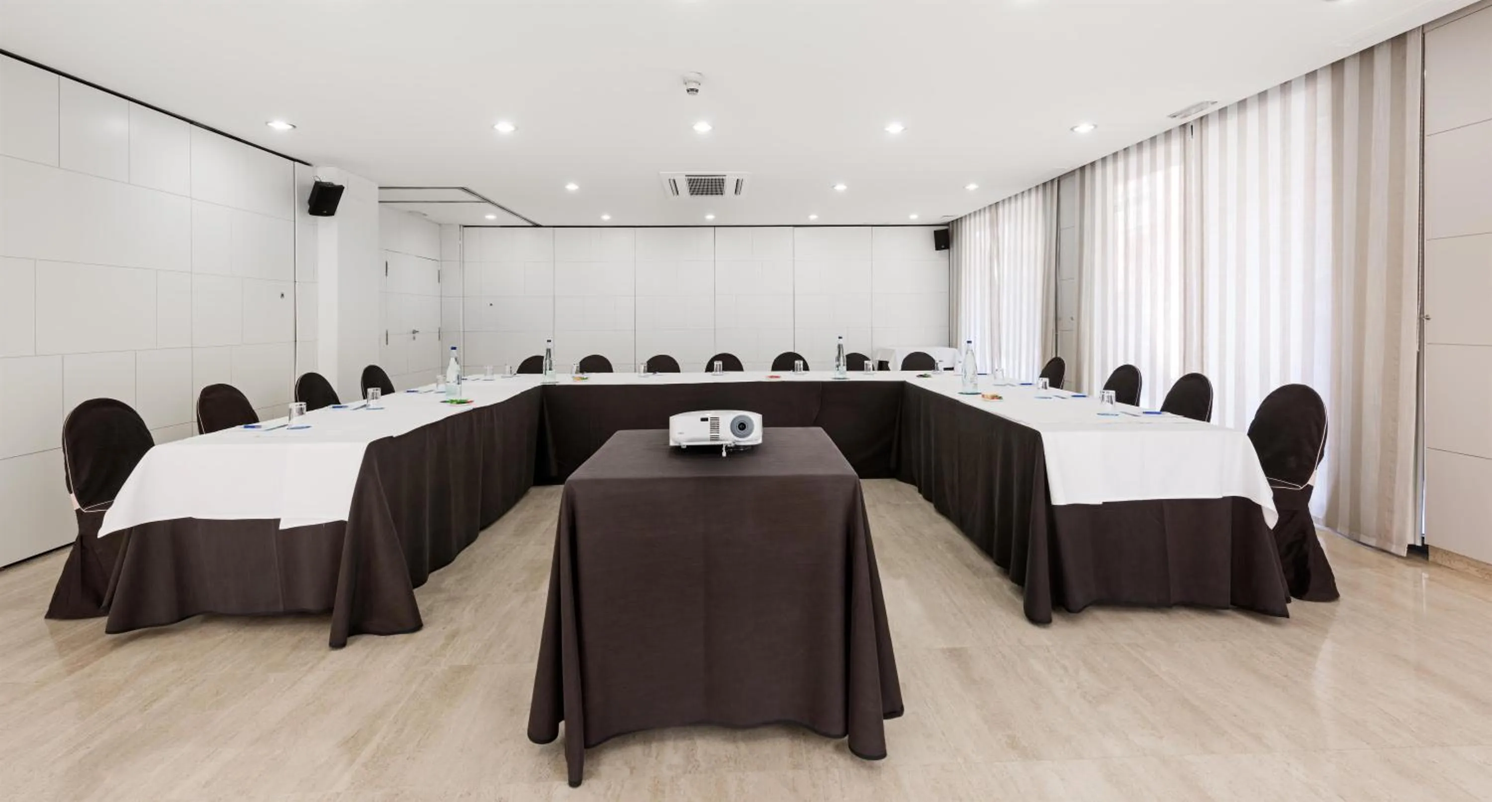 Meeting/conference room in NH Castellón Mindoro