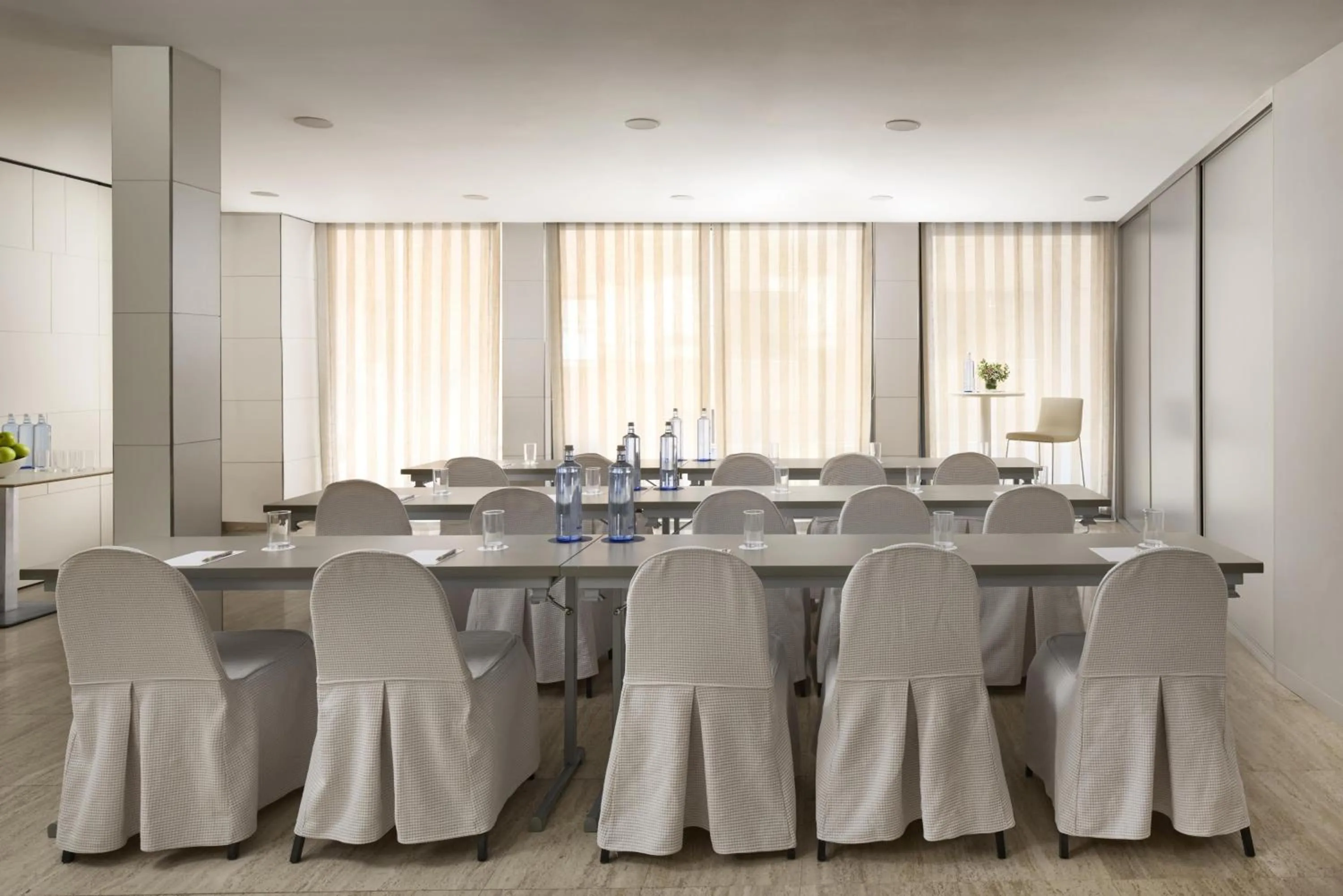 Business facilities in NH Castellón Mindoro