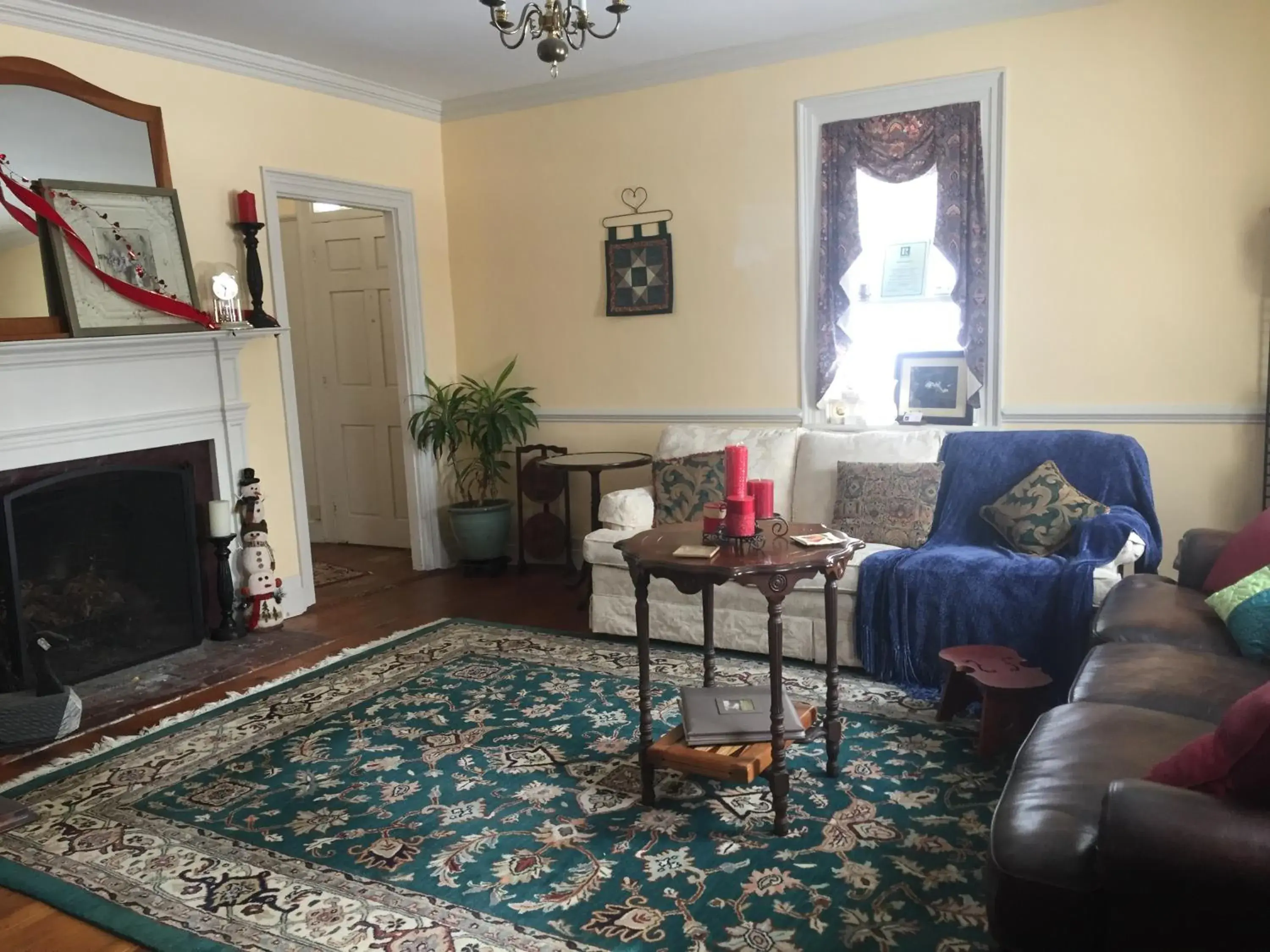 Seating area in Stephen Clay Homestead Bed and Breakfast Seating area in Stephen Clay Homestead Bed and Breakfast