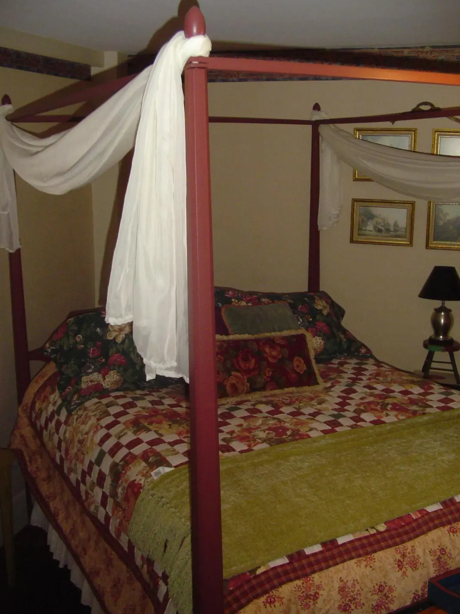 Bed in Stephen Clay Homestead Bed and Breakfast Bed in Stephen Clay Homestead Bed and Breakfast