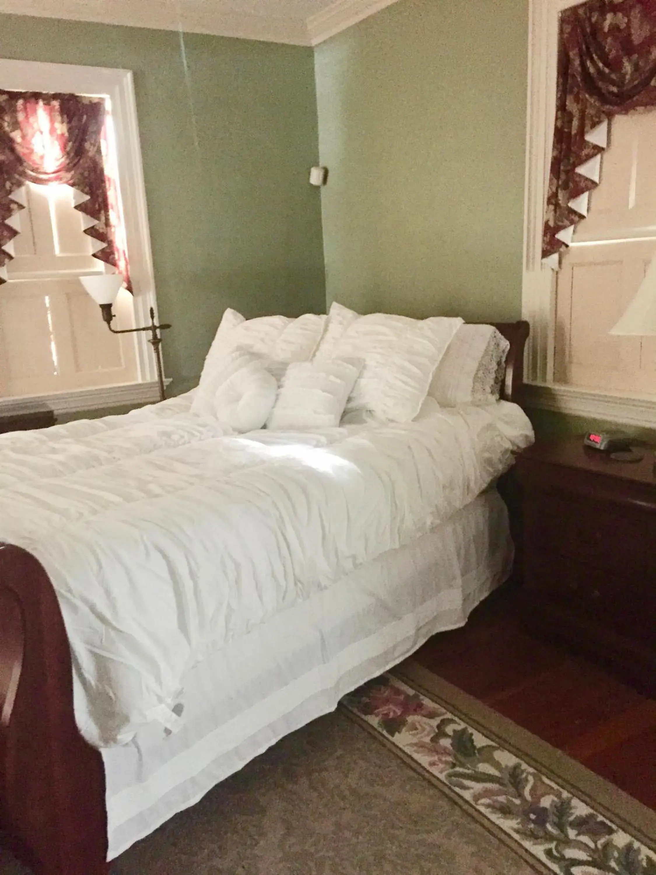 Bed in Stephen Clay Homestead Bed and Breakfast Bed in Stephen Clay Homestead Bed and Breakfast