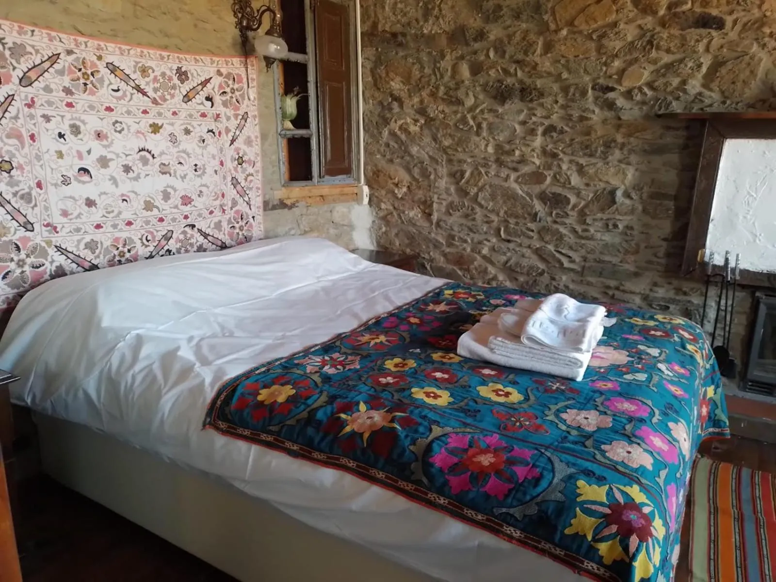 Bed in Şirince Lotus Konakları