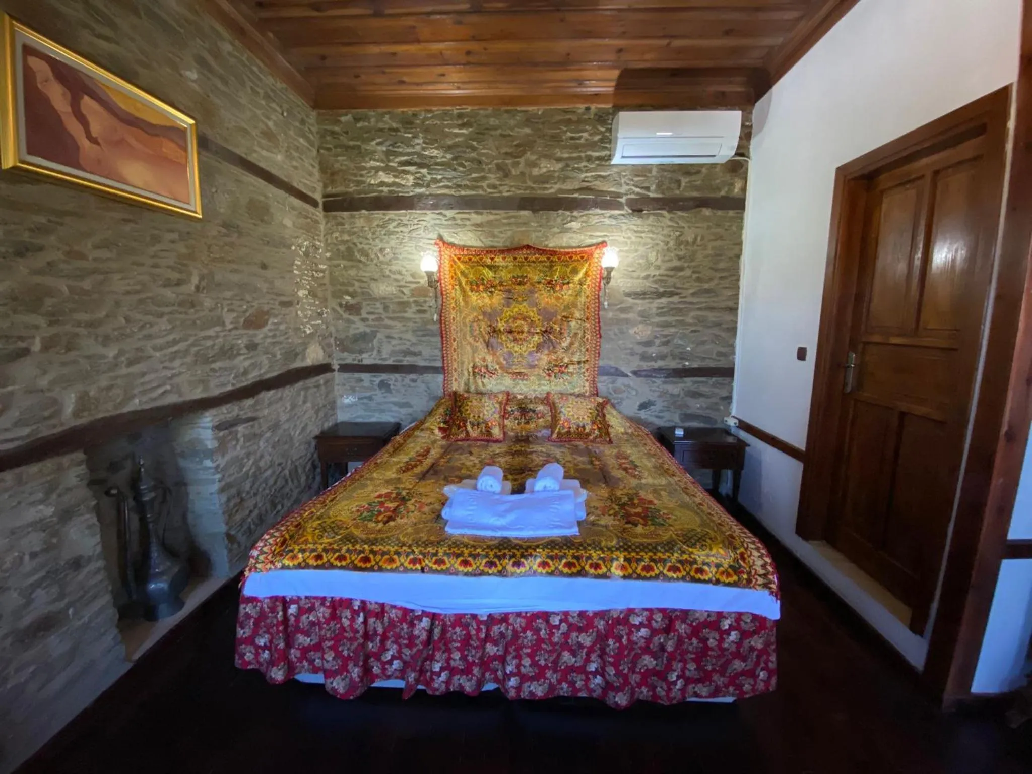 Bed in Şirince Lotus Konakları