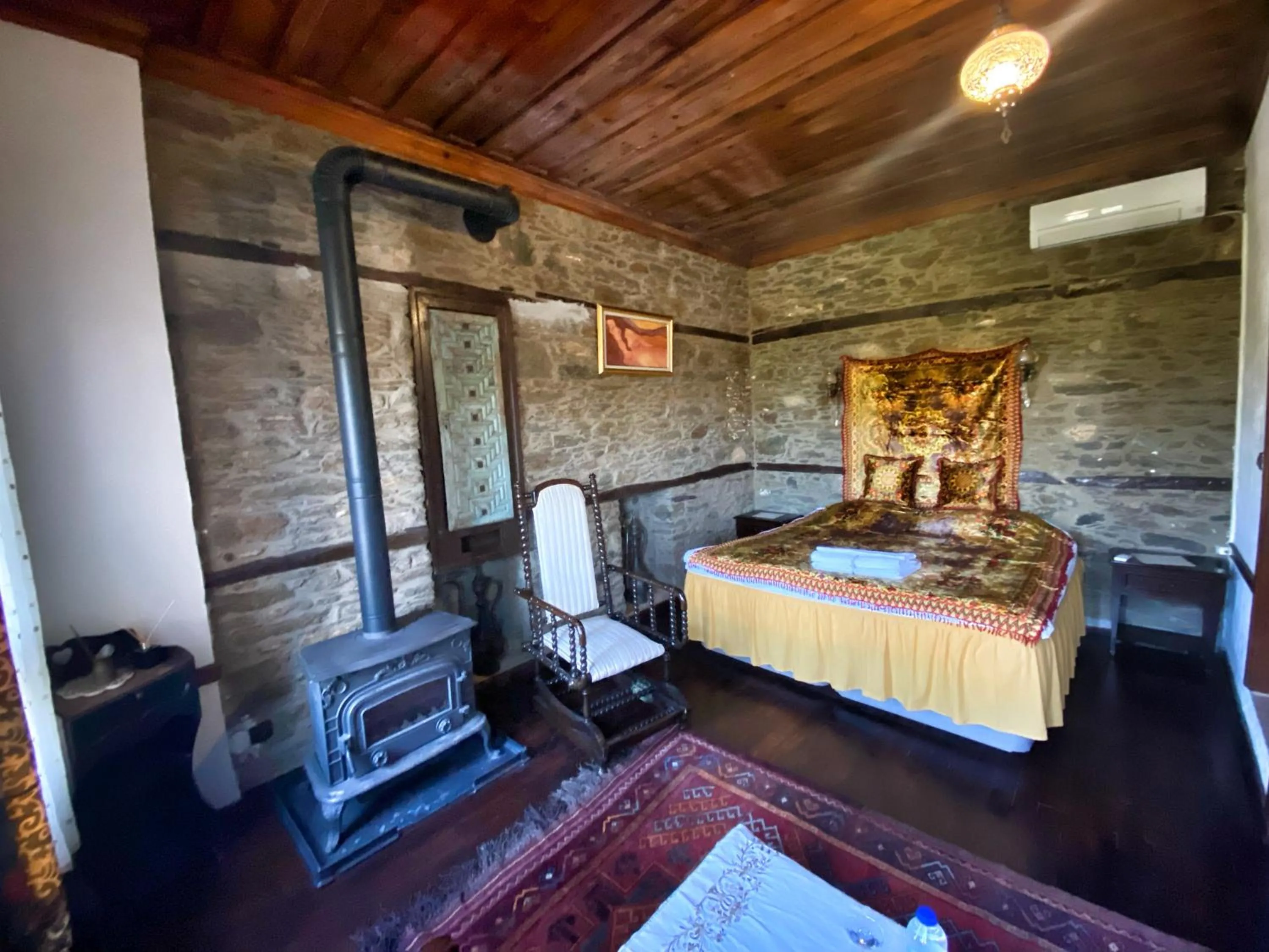 Bed in Şirince Lotus Konakları