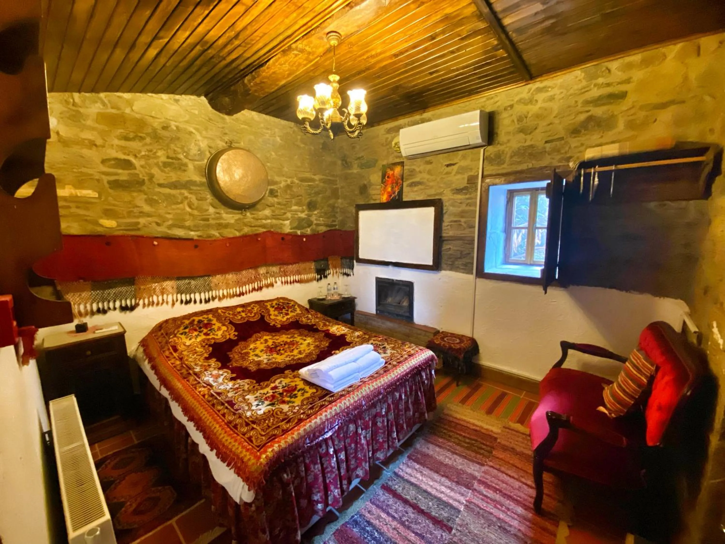 Bed in Şirince Lotus Konakları