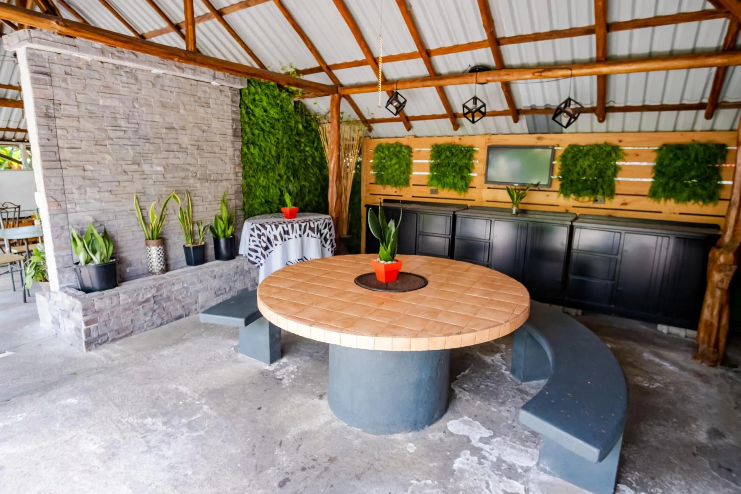 Dining area in Hotel Sierra Arenal