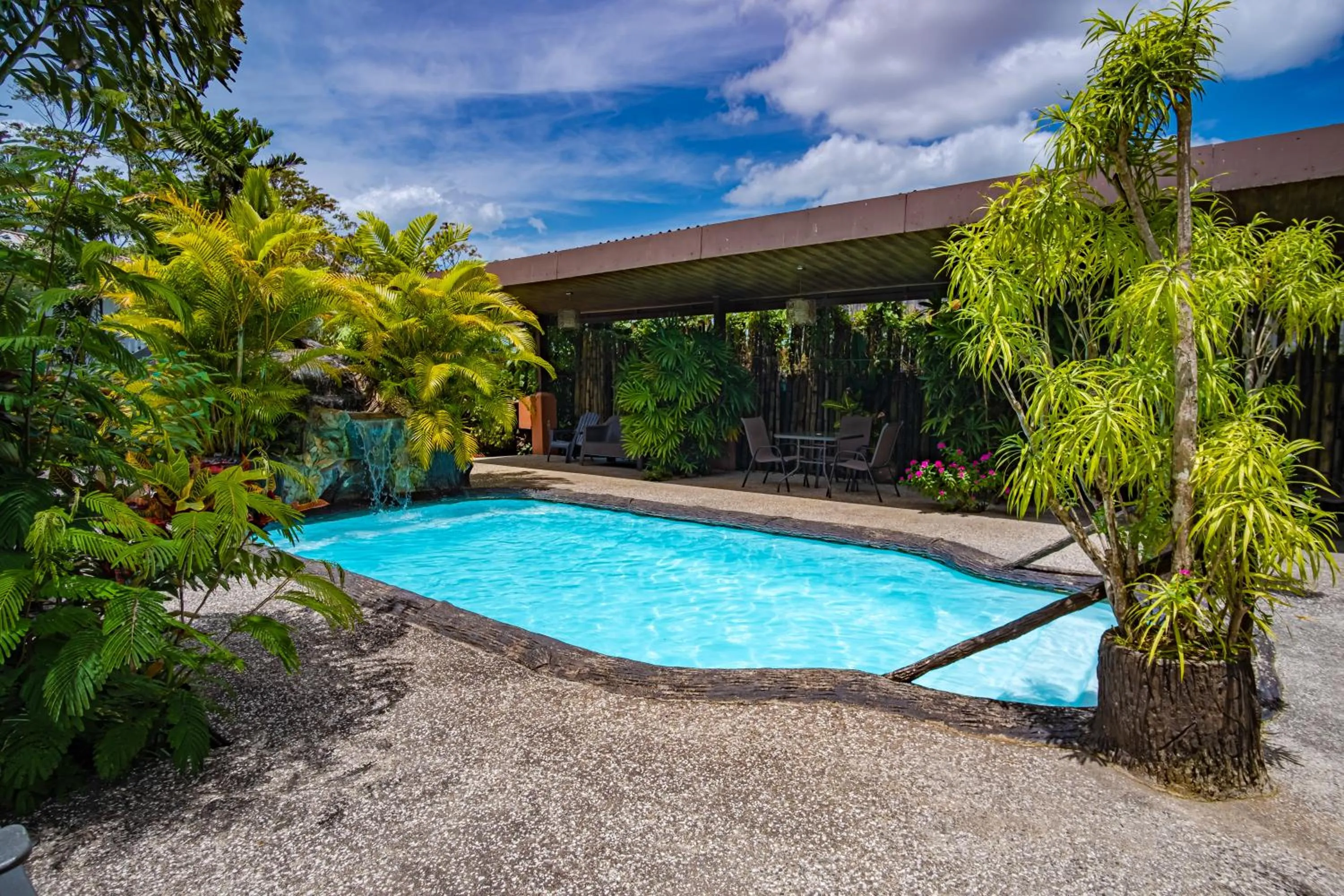 Swimming pool in Hotel Sierra Arenal